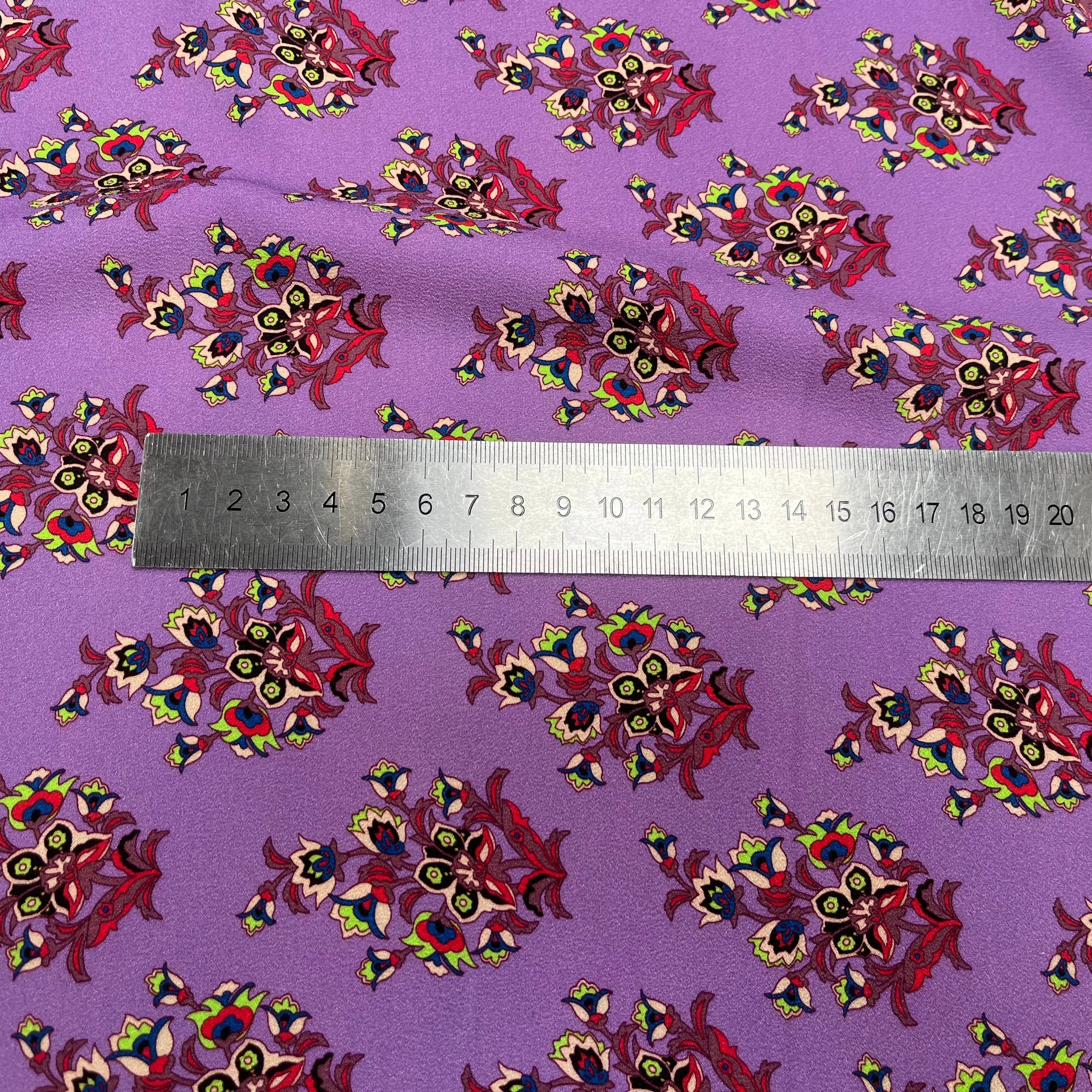 CREPE POLYESTER IMPRIMÉ FLEURS FOND VIOLET 148CM - My Little Coupon