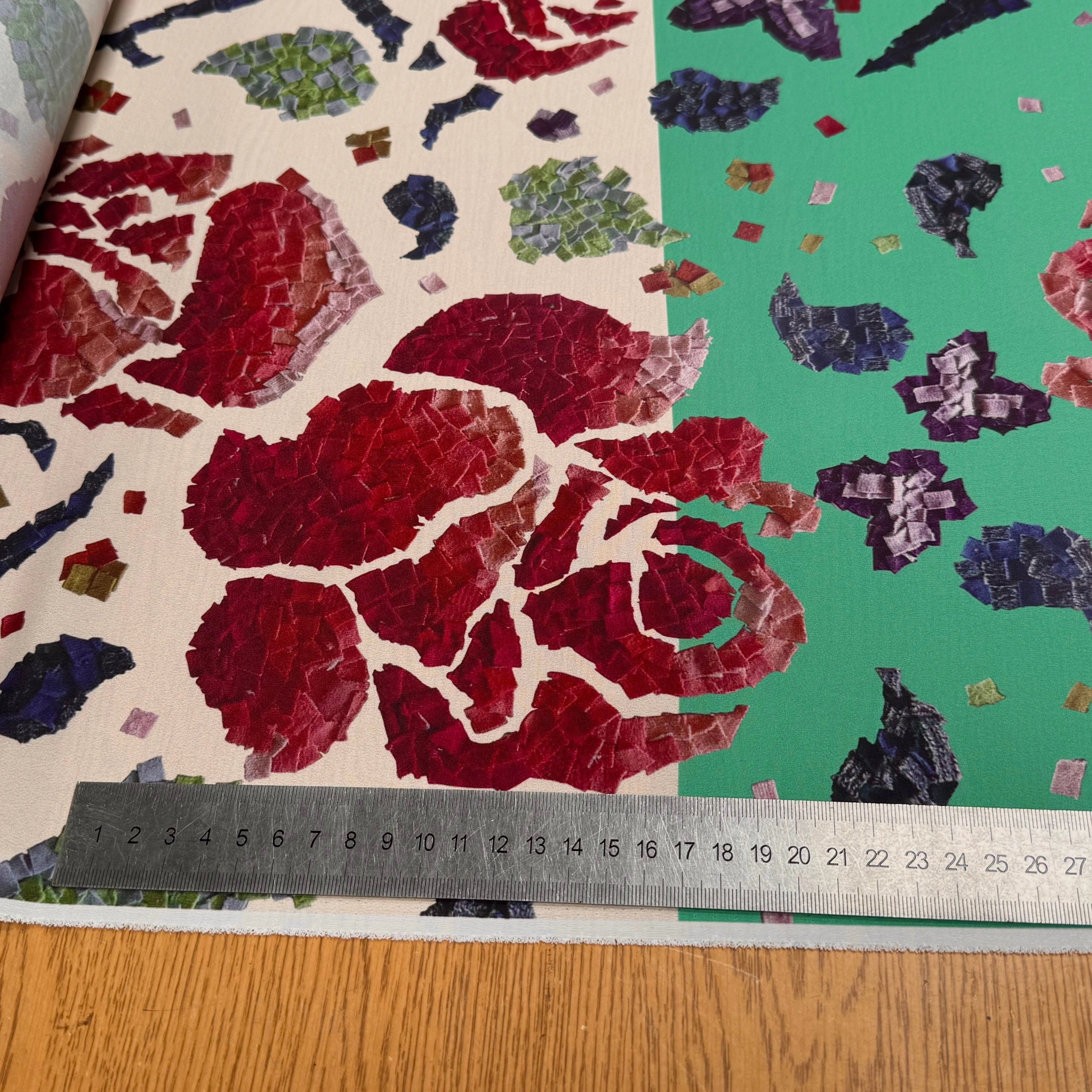 CRÊPE POLYESTER IMPRIMÉ FLORAL GROSSES FLEURS RAPPORT 68 CM CREPE SB GROSSES FLEURS - My Little Coupon