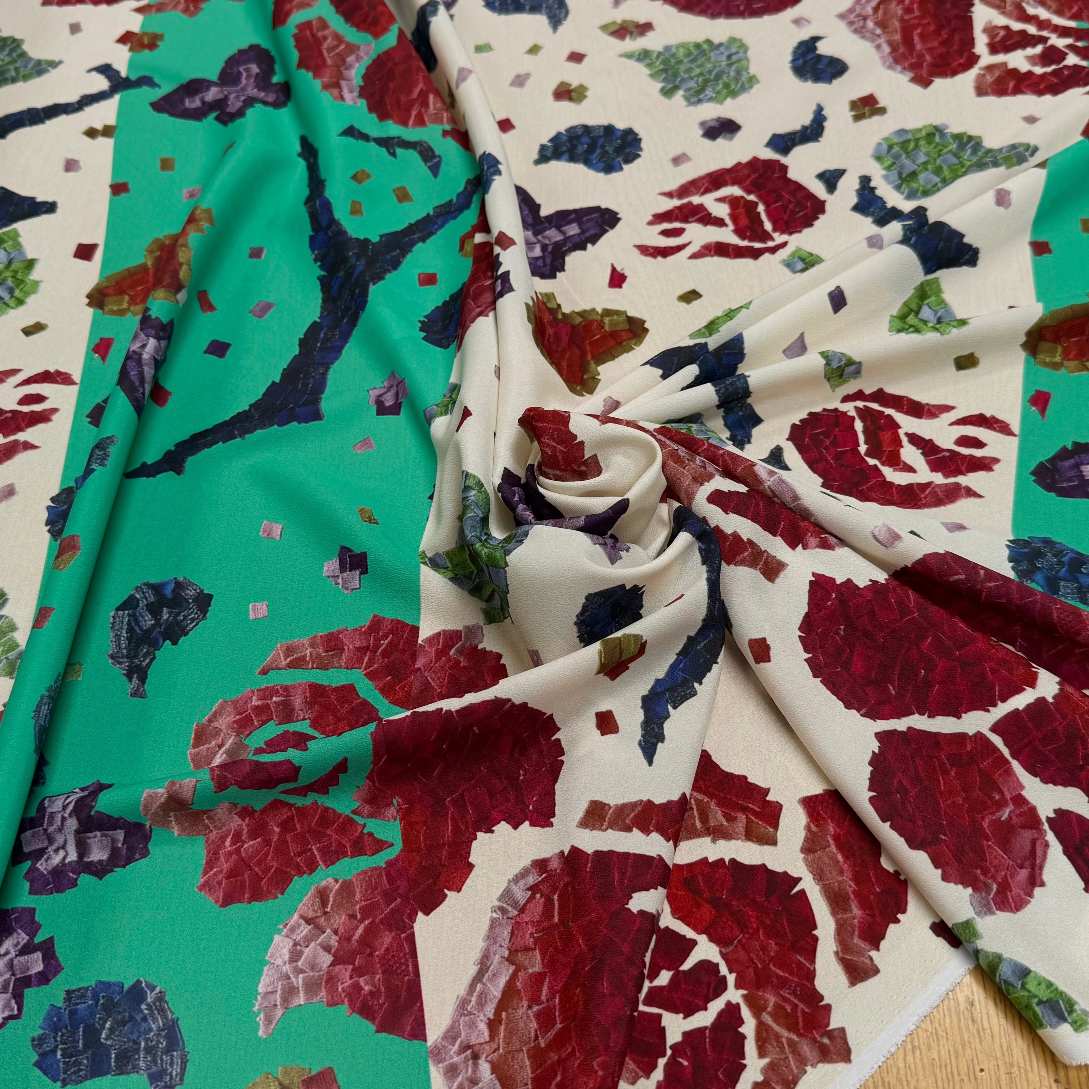 CRÊPE POLYESTER IMPRIMÉ FLORAL GROSSES FLEURS RAPPORT 68 CM CREPE SB GROSSES FLEURS - My Little Coupon