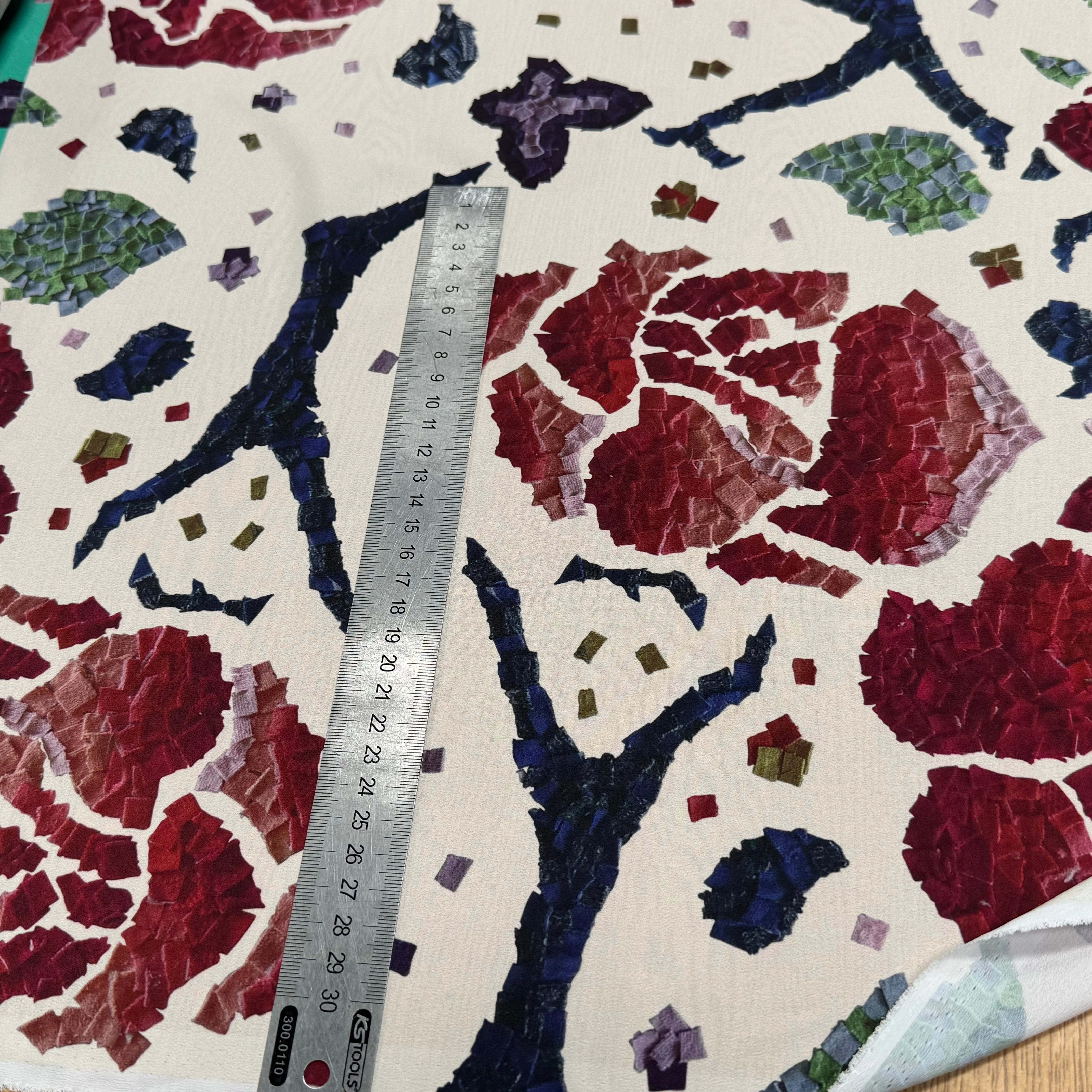 CRÊPE POLYESTER IMPRIMÉ FLORAL GROSSES FLEURS RAPPORT 98 CM CREPE SB GROSSES FLEURS - My Little Coupon