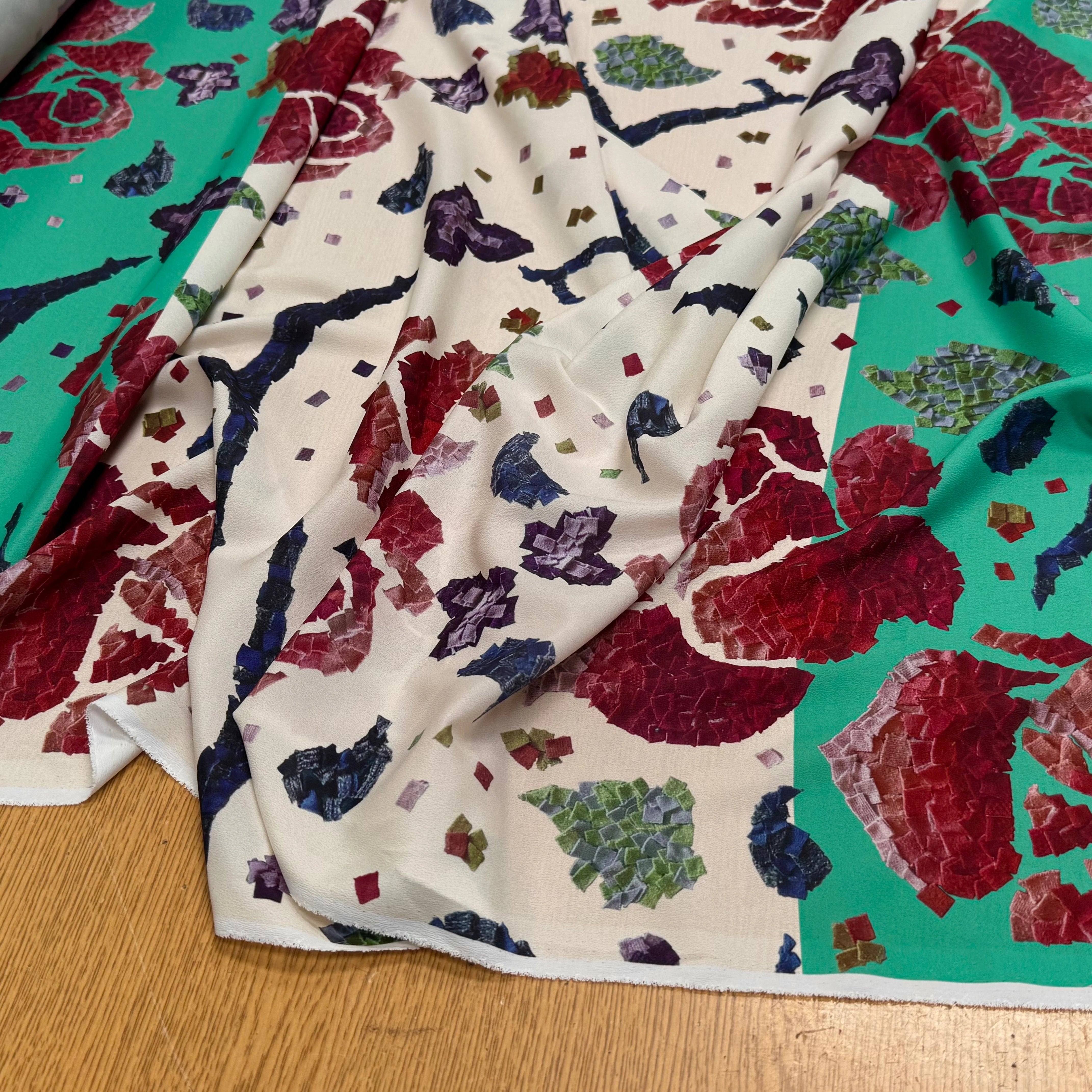 CRÊPE POLYESTER IMPRIMÉ FLORAL GROSSES FLEURS RAPPORT 98 CM CREPE SB GROSSES FLEURS - My Little Coupon
