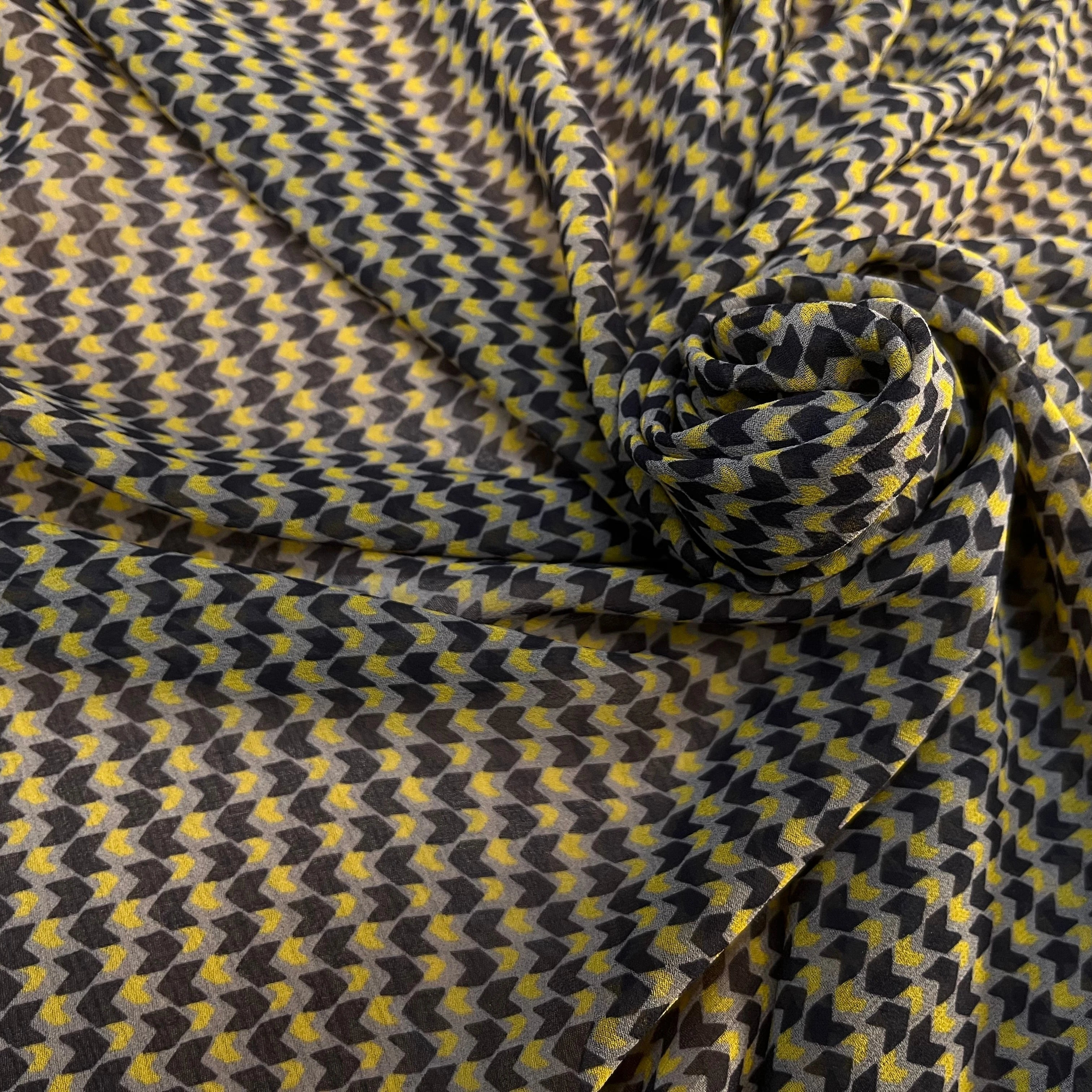 CREPE POLYESTER MOTIF GÉOMERIQUE NOIR JAUNE - My Little Coupon