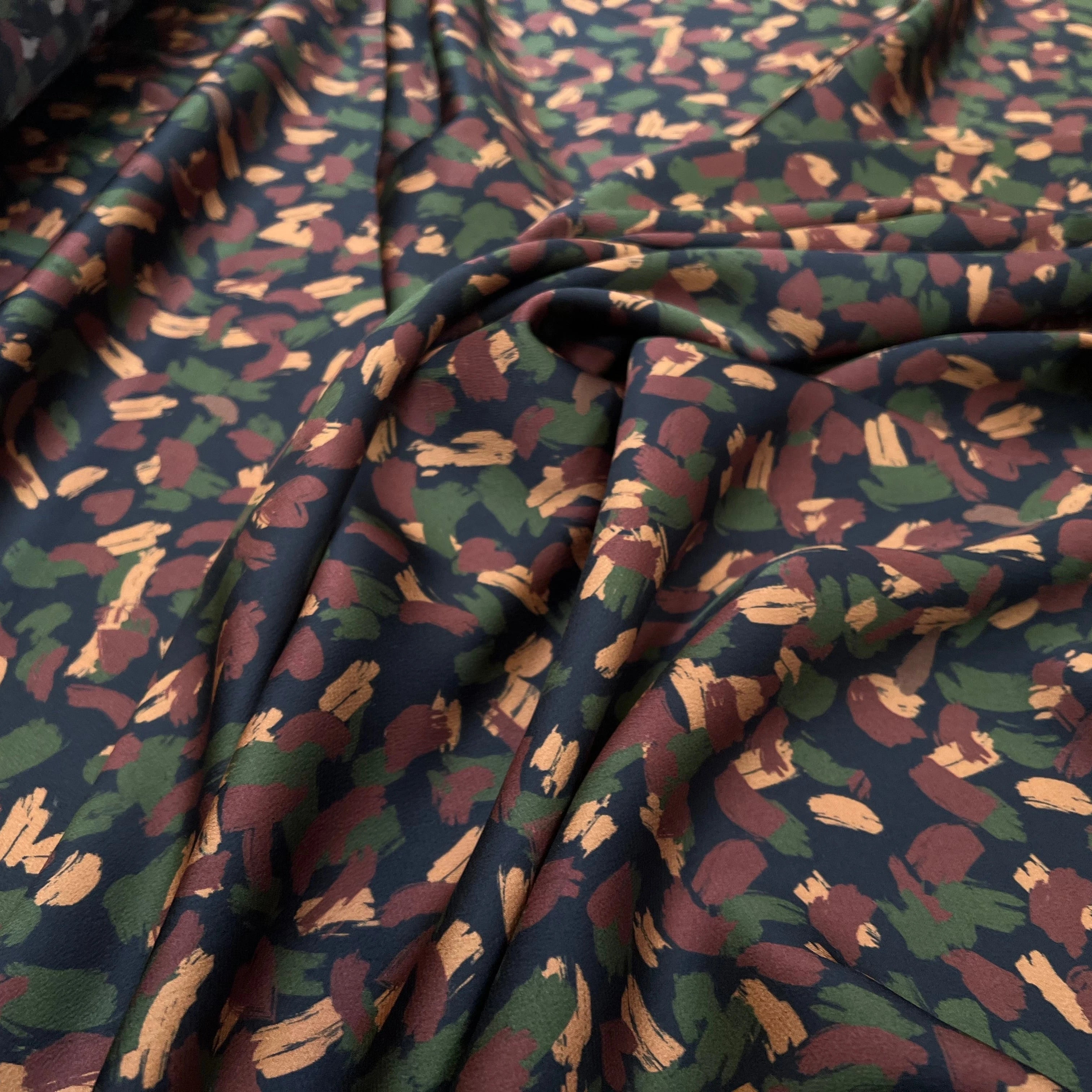 CREPE SATINÉ ARMY PACIFIQUE COEUR MOTIF TACHES - My Little Coupon