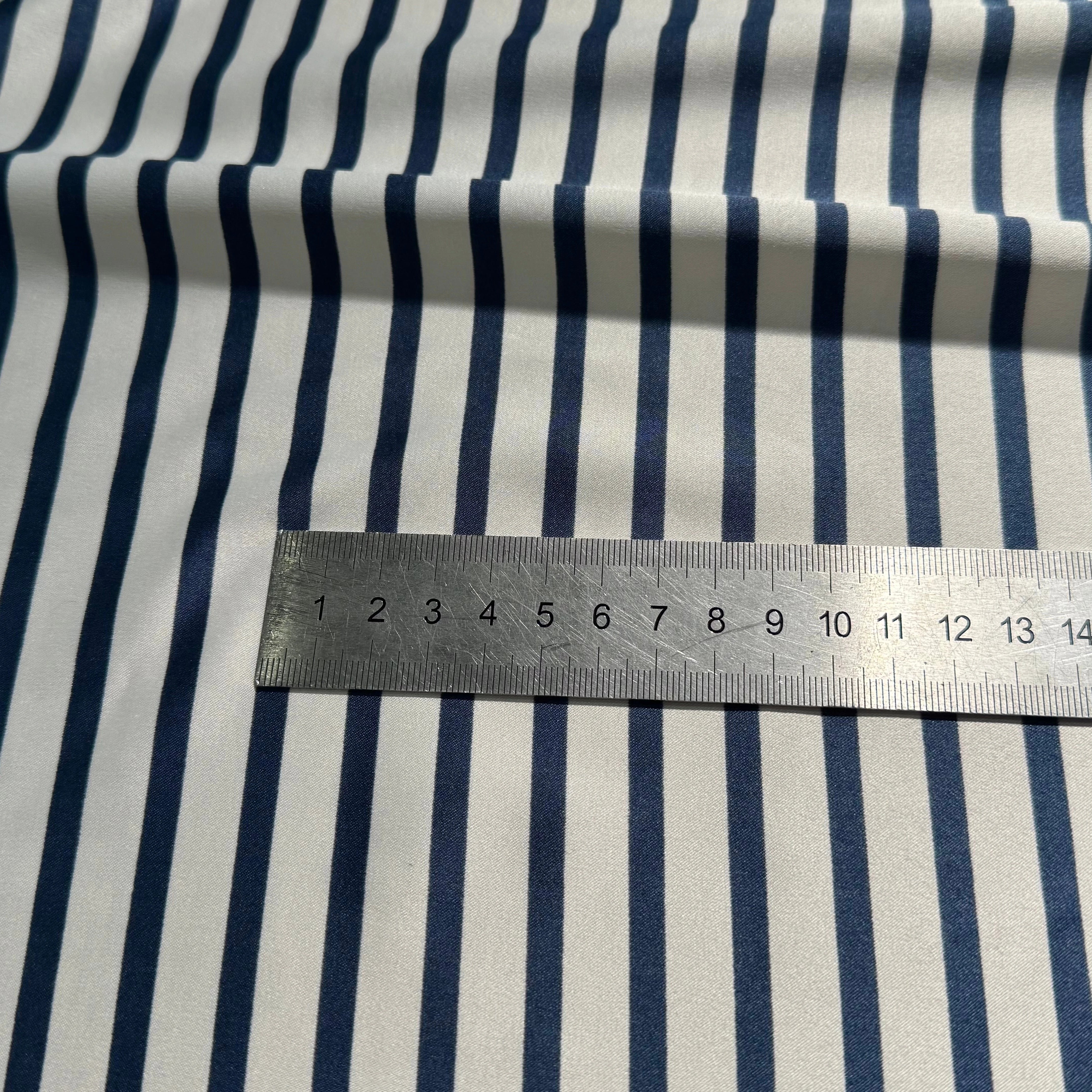 CREPE SATINÉ FLUIDE RAYURES MARRINE ÉCRU STRETCH - My Little Coupon