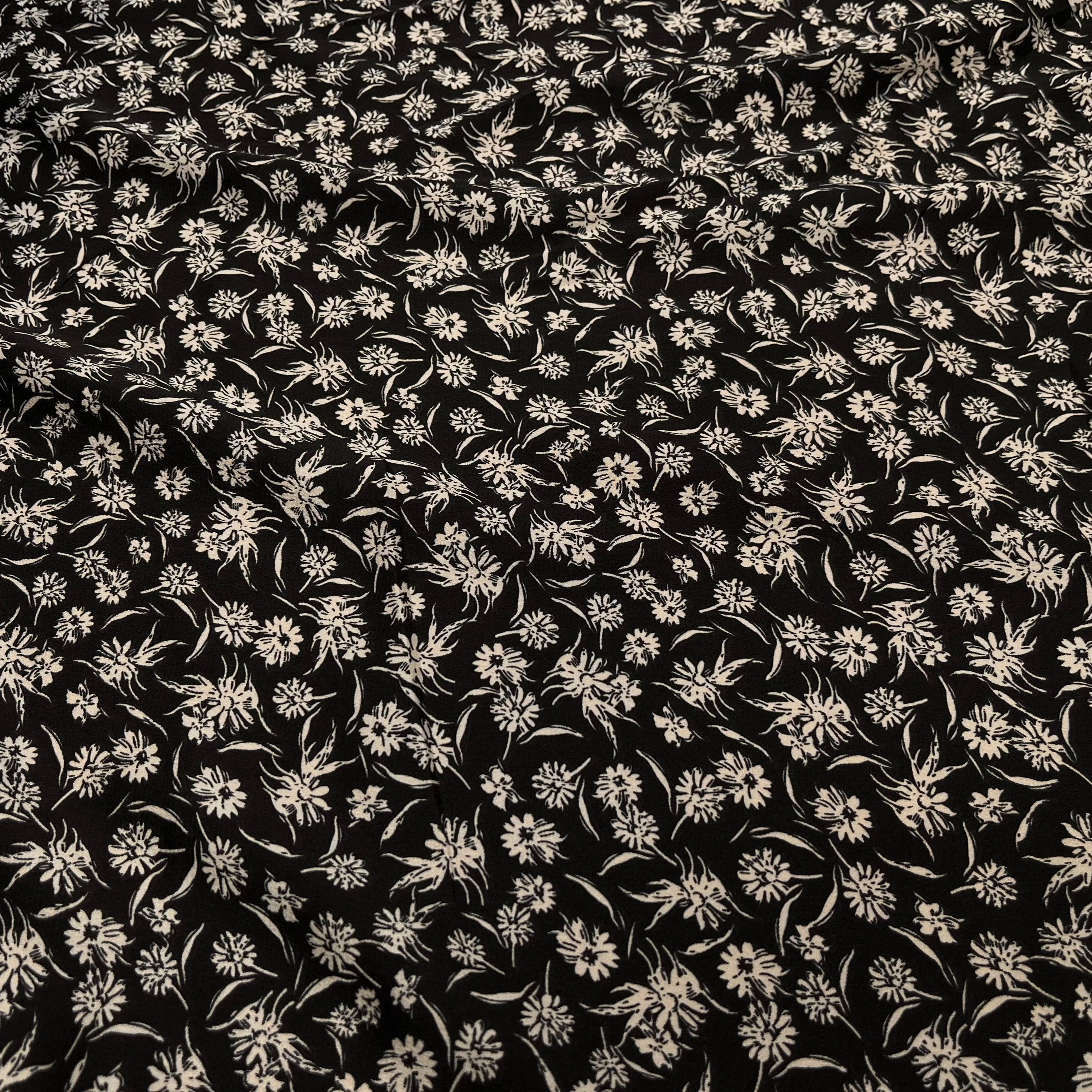 CREPE SATINÉ FOND NOIR PETITE FLEUR BEIGE FLUIDE - My Little Coupon