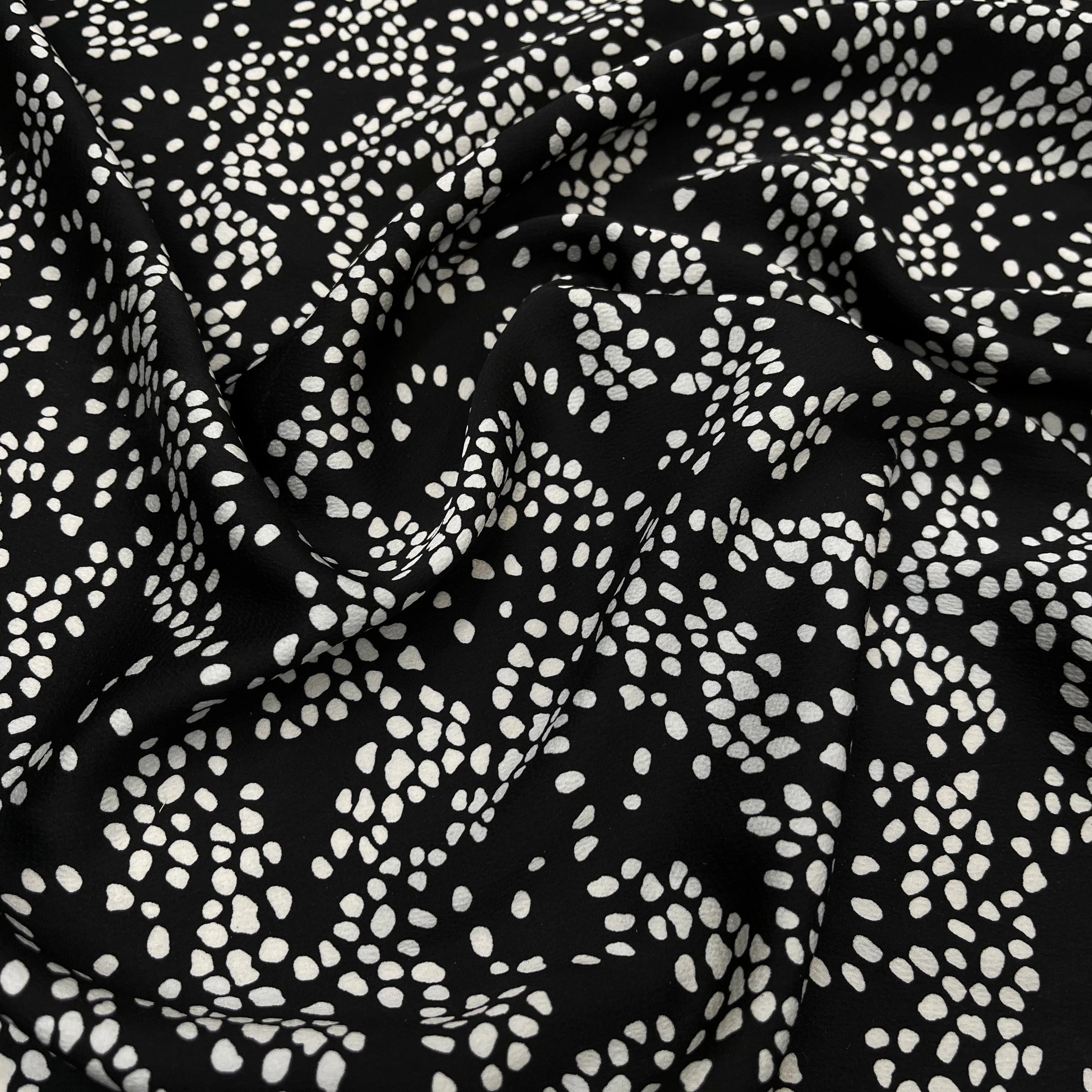 CREPE SATINÉ FOND NOIR POIS BLANC - My Little Coupon