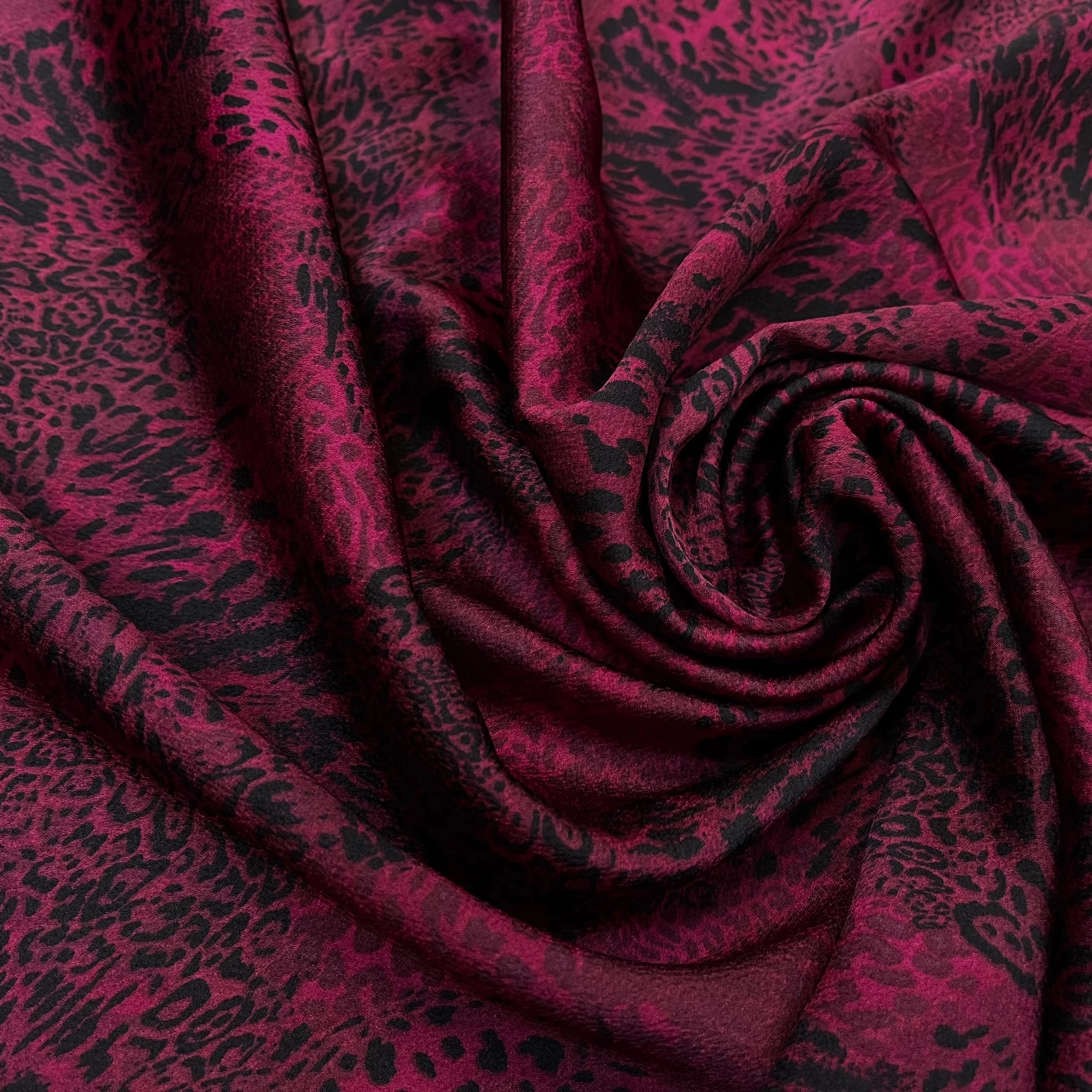 CREPE SATINÉ MOTIF ANIMAL LÉOPARD BORDEAUX - My Little Coupon
