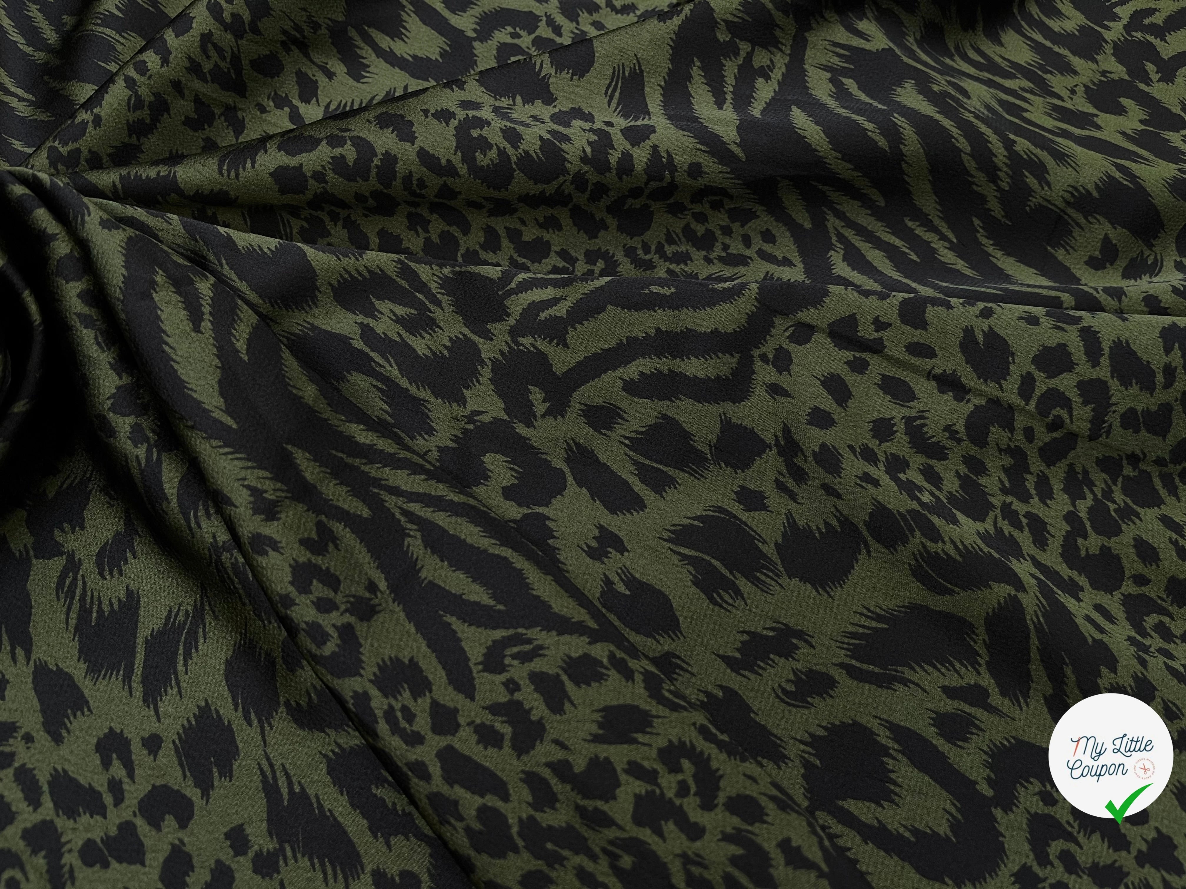 CREPE SATINÉ MOTIF LÉOPARD KAKI - My Little Coupon