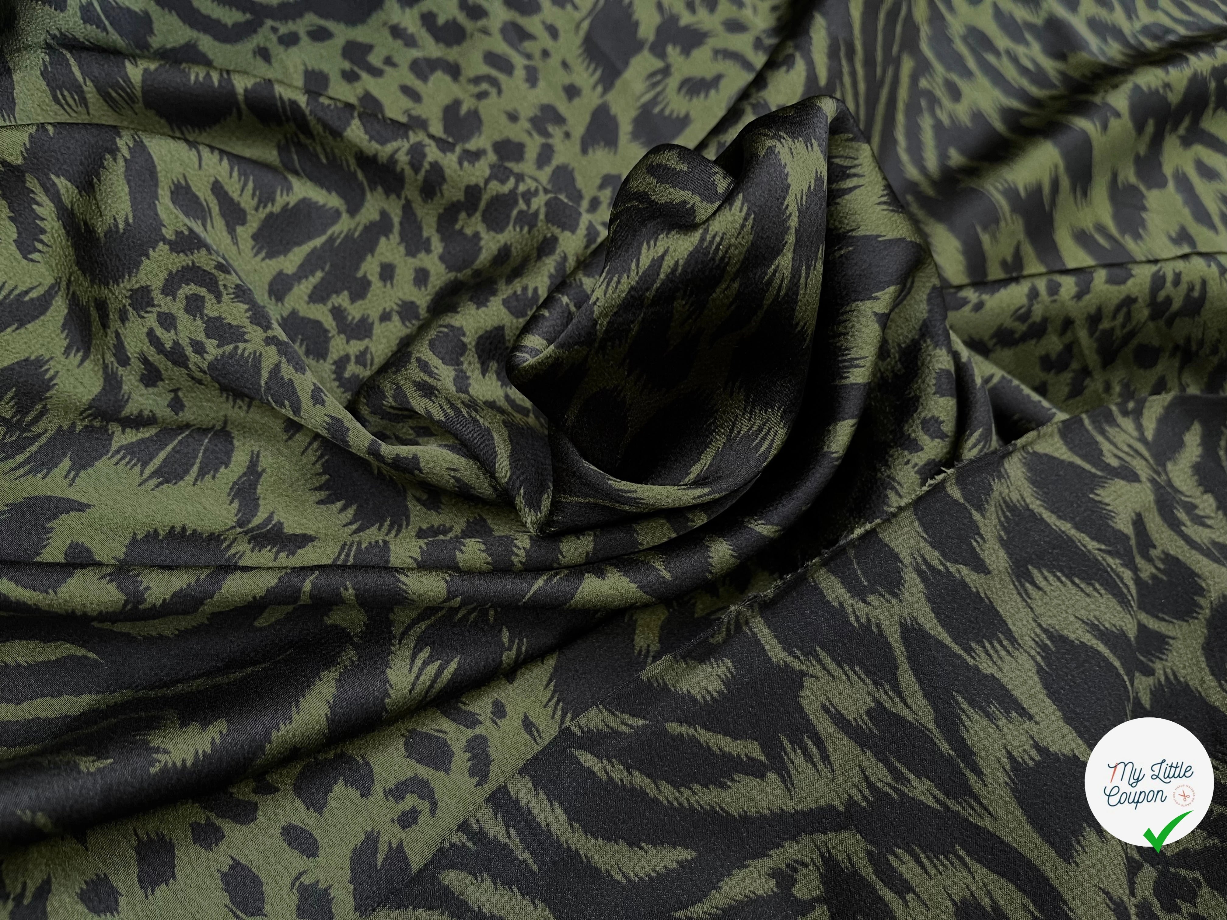 CREPE SATINÉ MOTIF LÉOPARD KAKI - My Little Coupon