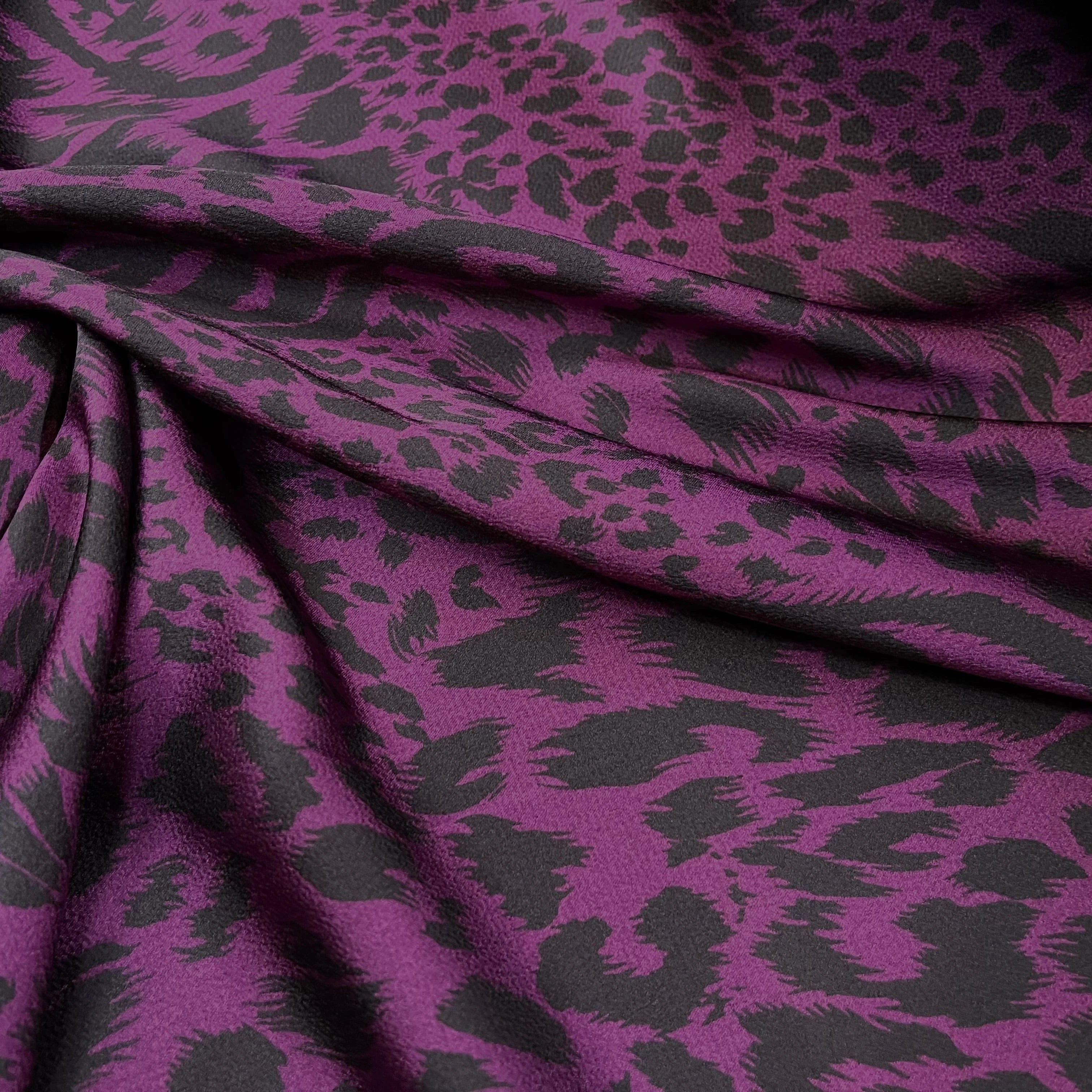 CREPE SATINÉ MOTIF LÉOPARD VIOLET - My Little Coupon