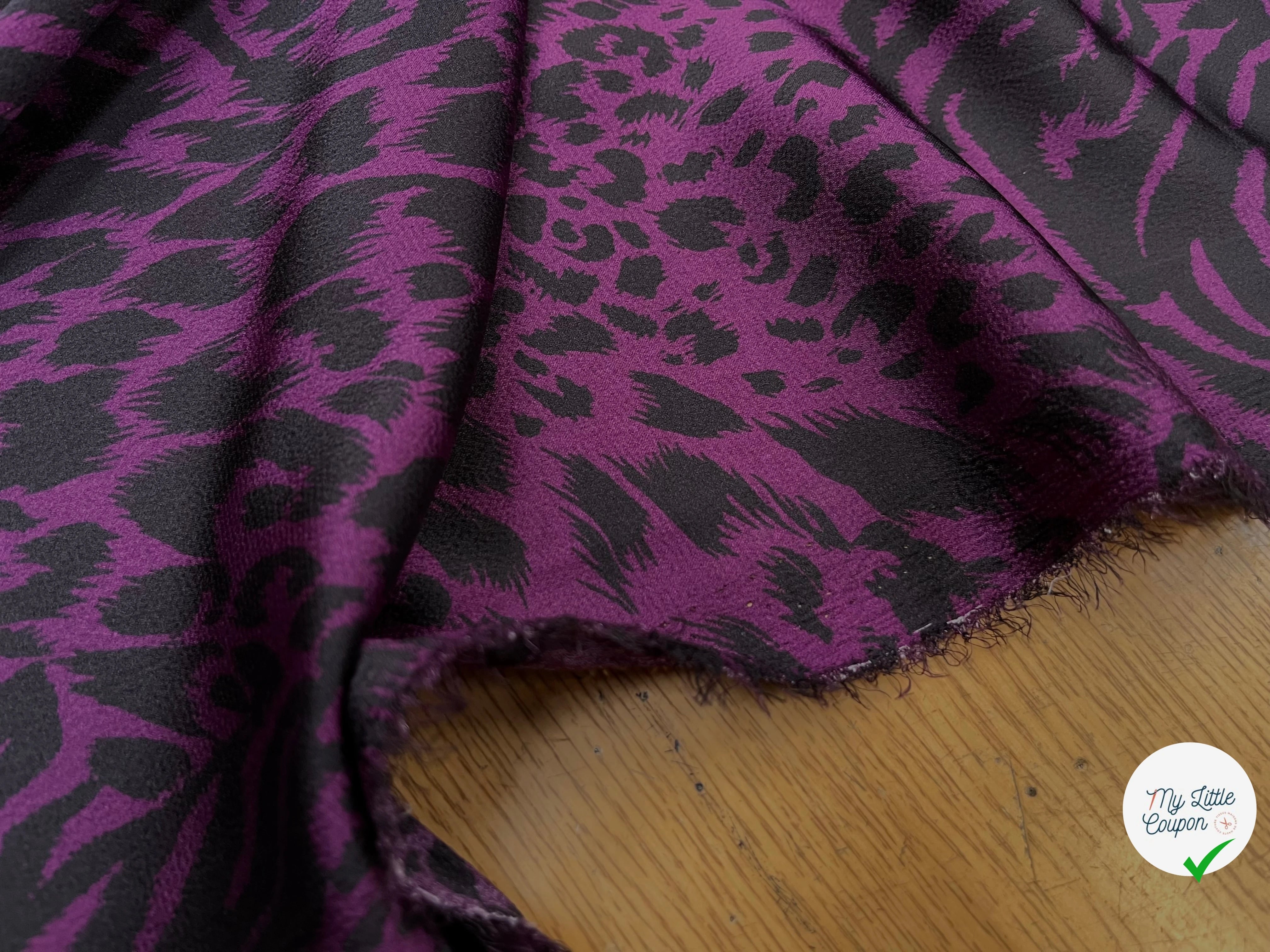 CREPE SATINÉ MOTIF LÉOPARD VIOLET - My Little Coupon