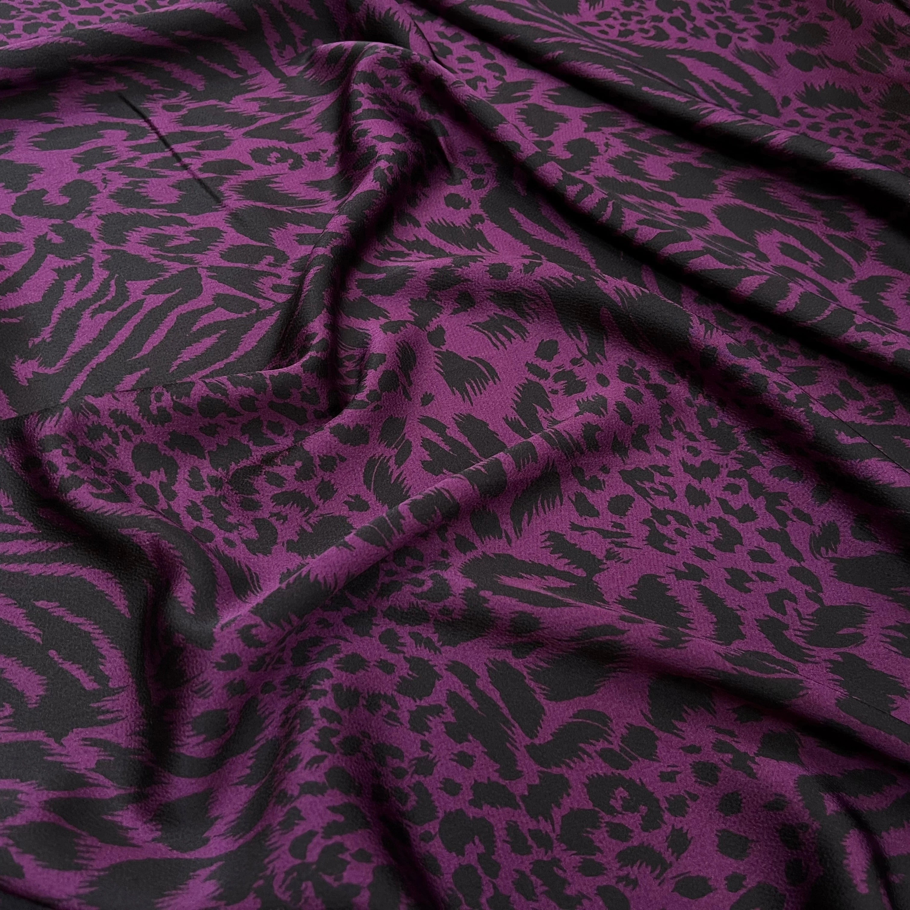 CREPE SATINÉ MOTIF LÉOPARD VIOLET - My Little Coupon