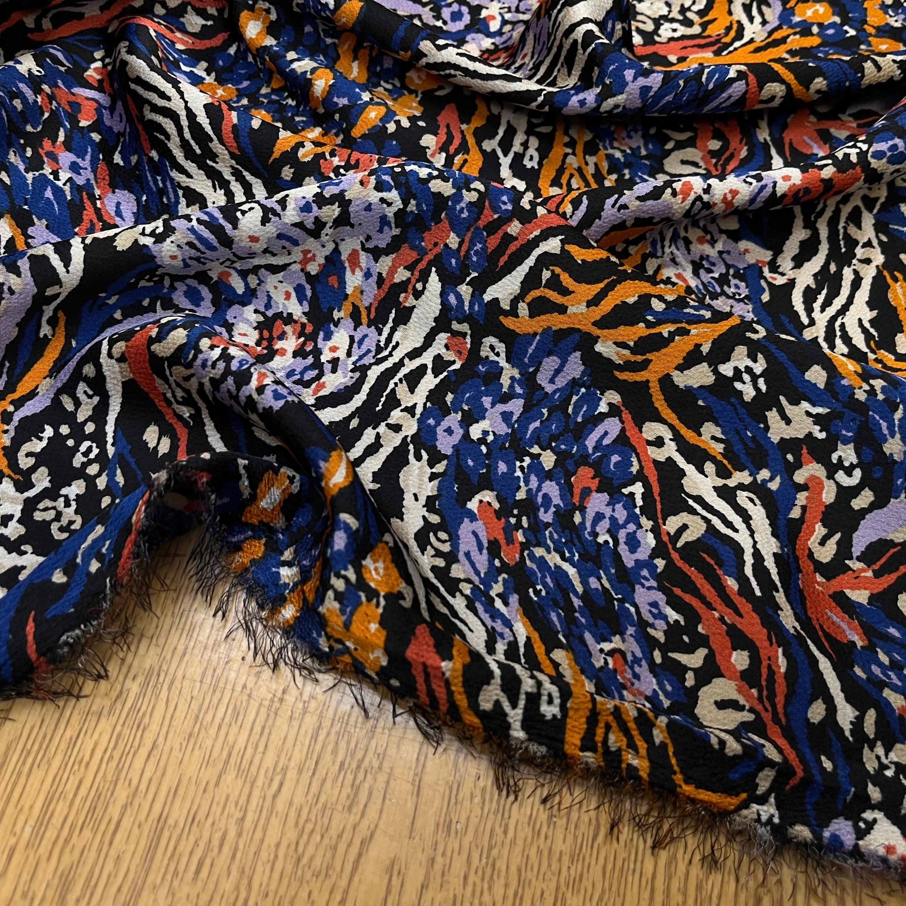 CREPE SATINÉ MOTIF PEINTURE MULTICOLORE TIE&DYE - My Little Coupon