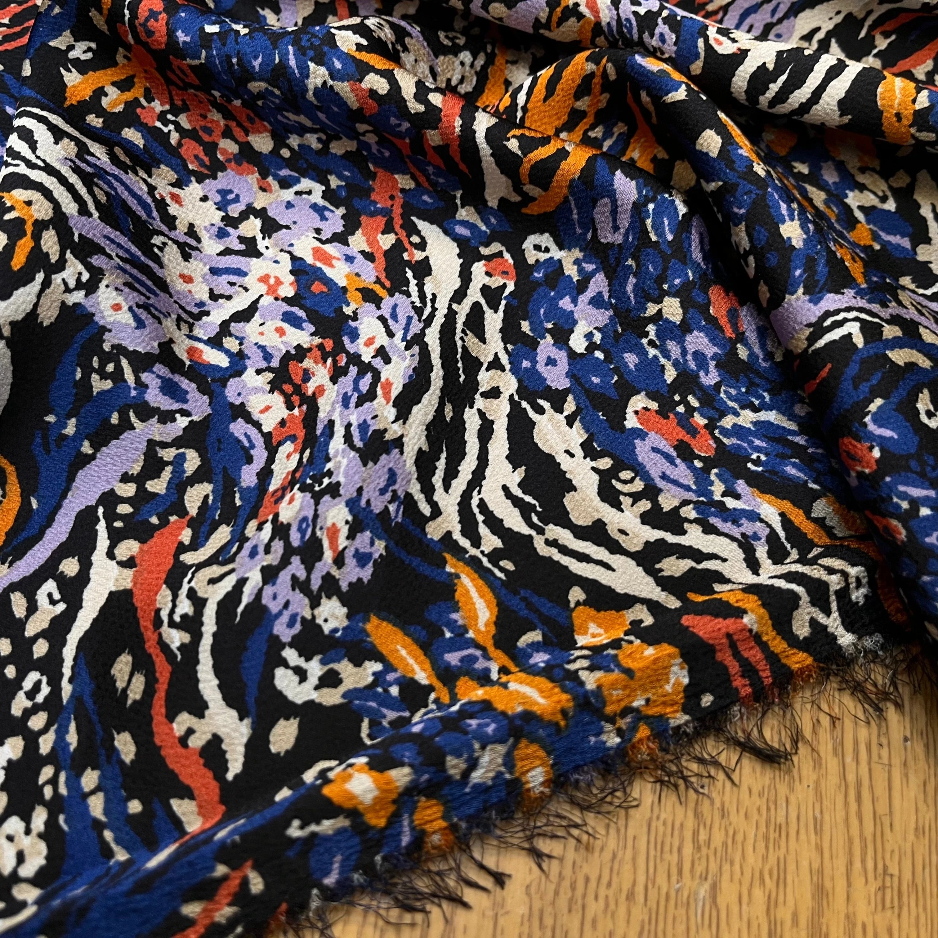 CREPE SATINÉ MOTIF PEINTURE MULTICOLORE TIE&DYE - My Little Coupon