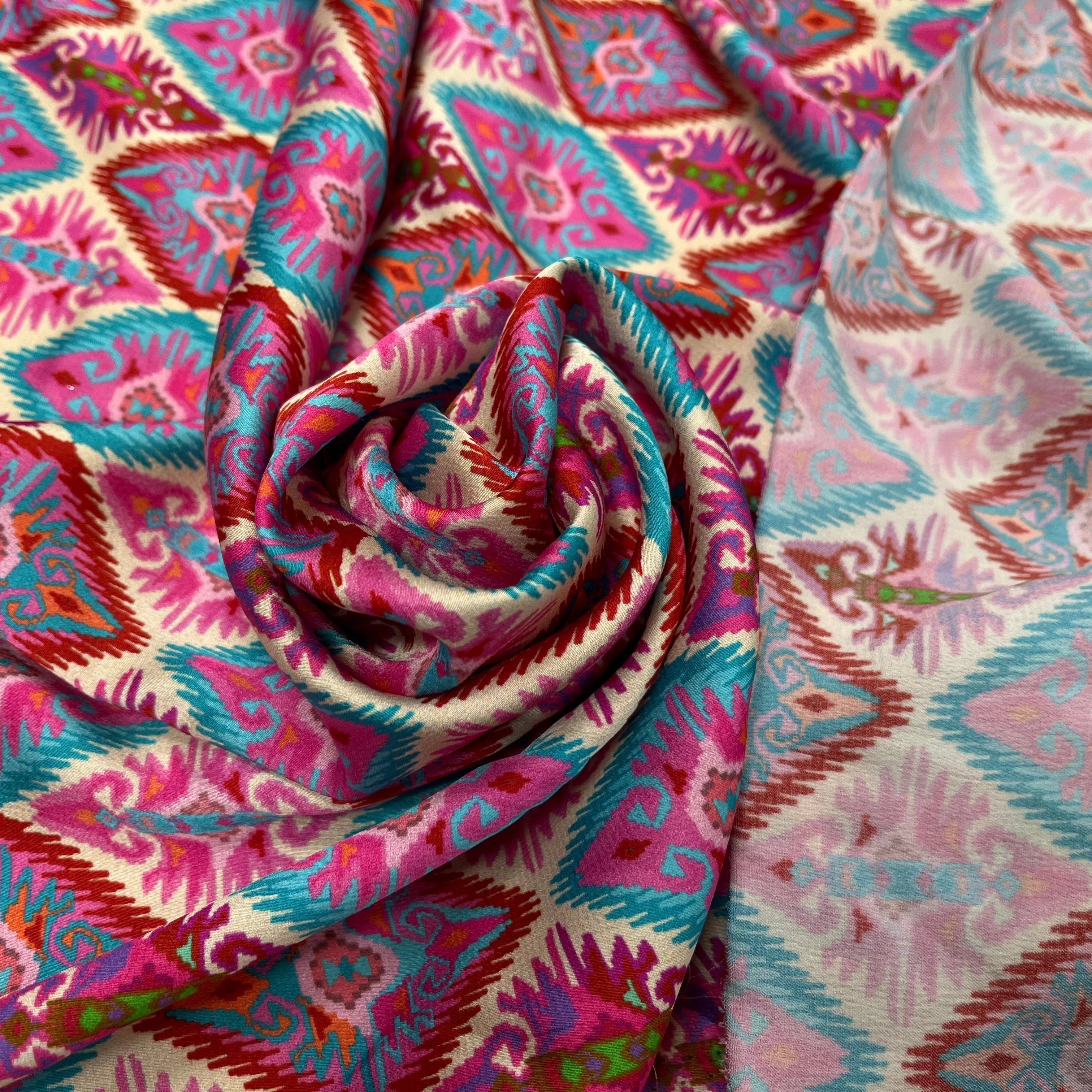 CREPE SATINÉ MOTIFS MULTICOLORES GÉOMETRIQUE - My Little Coupon