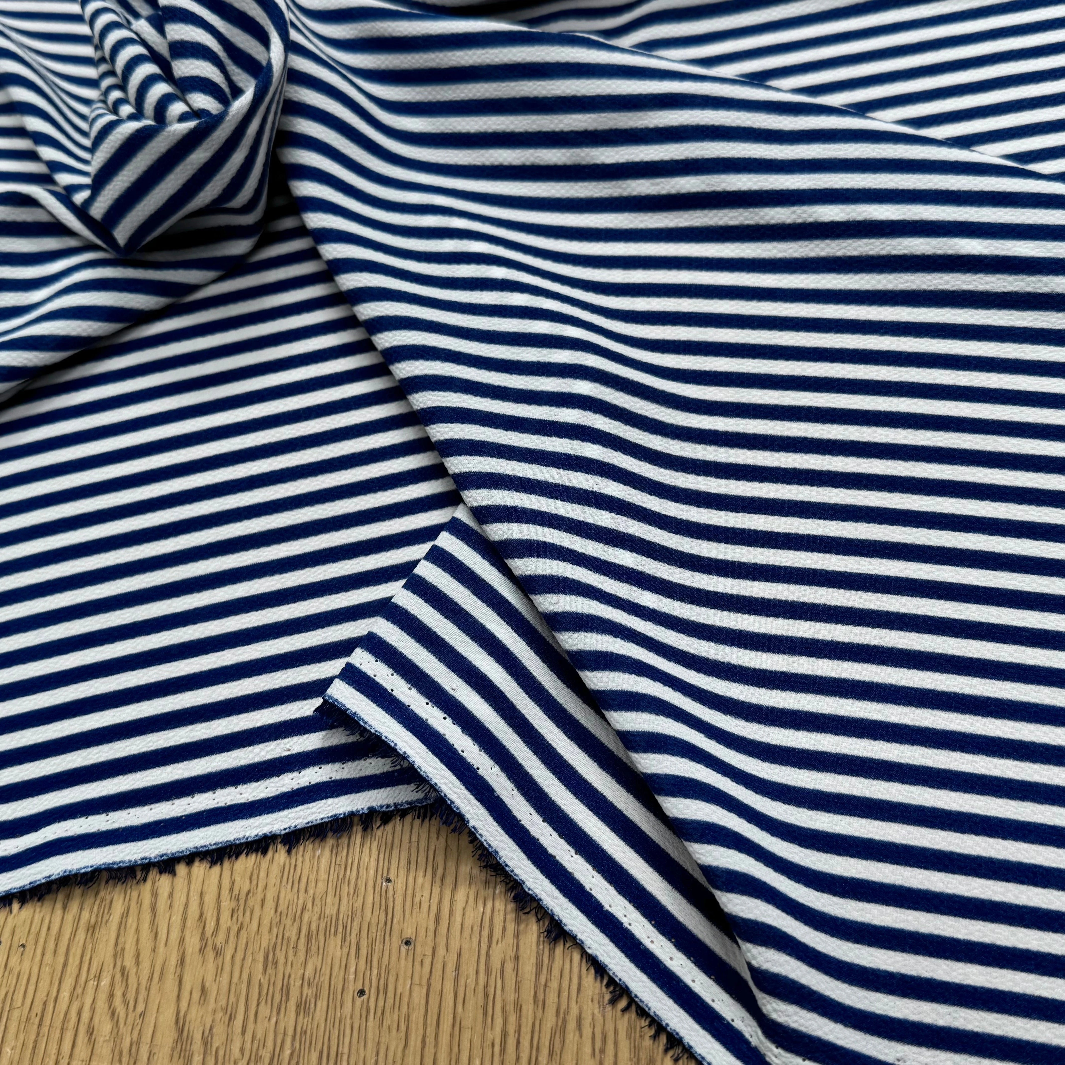 CREPE SEMI-GAUFFRÉ RAYURES BLEUES - My Little Coupon