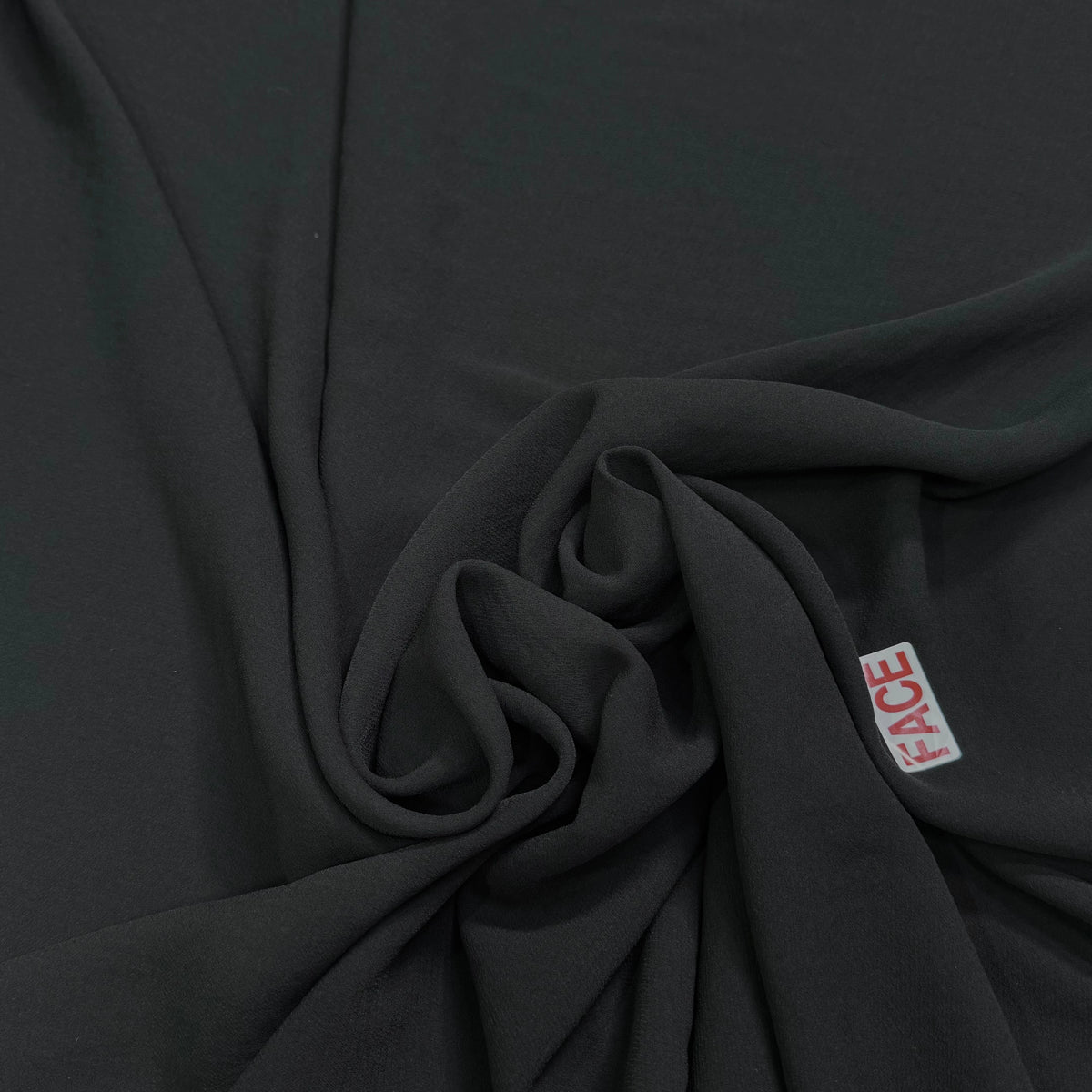Tissu crêpe semi-lourd aspect gaze noir - tombé du tissu