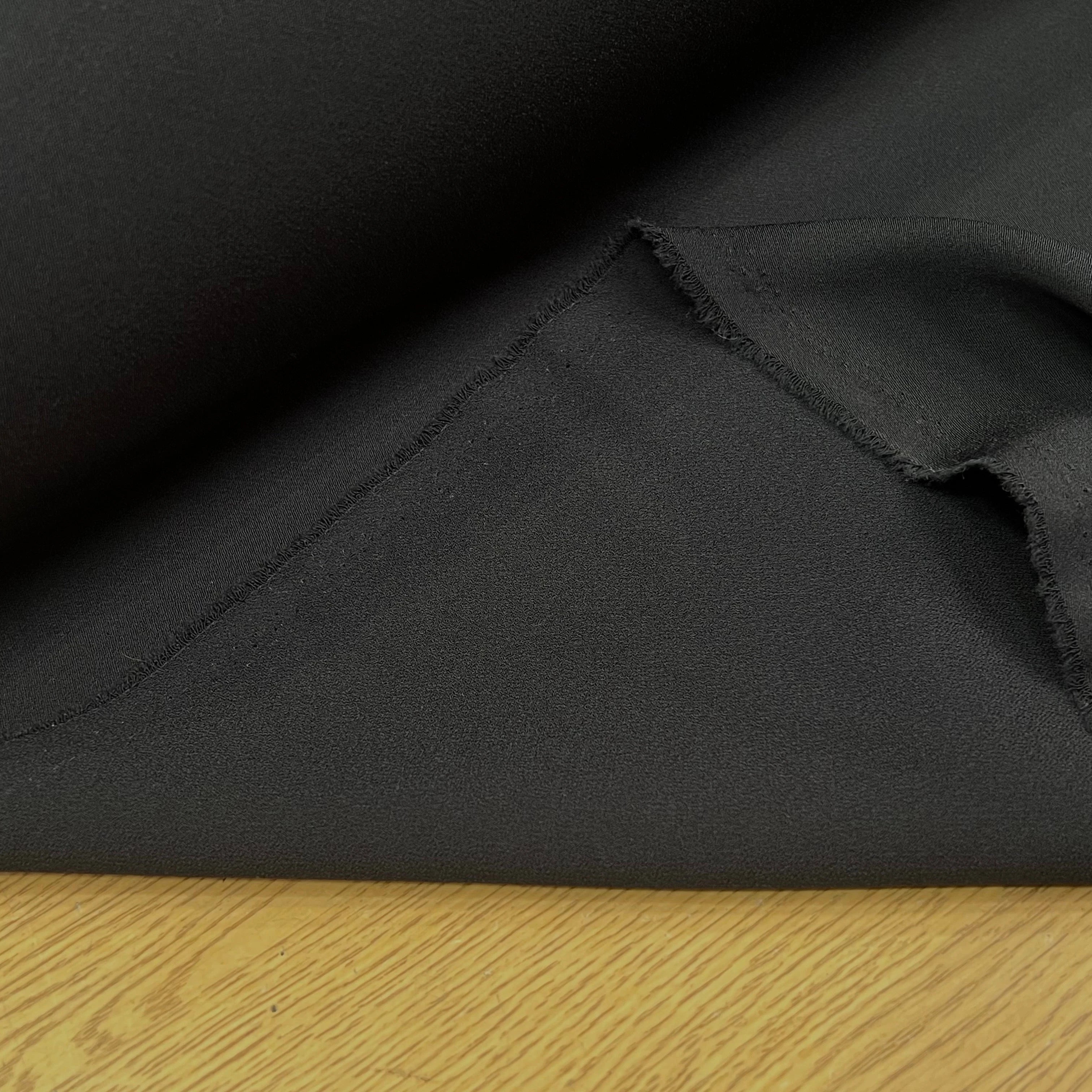 CREPE SEMI-LOURD FLUIDE NOIR LÉGÈREMENT SATINÉ 145CM - My Little Coupon