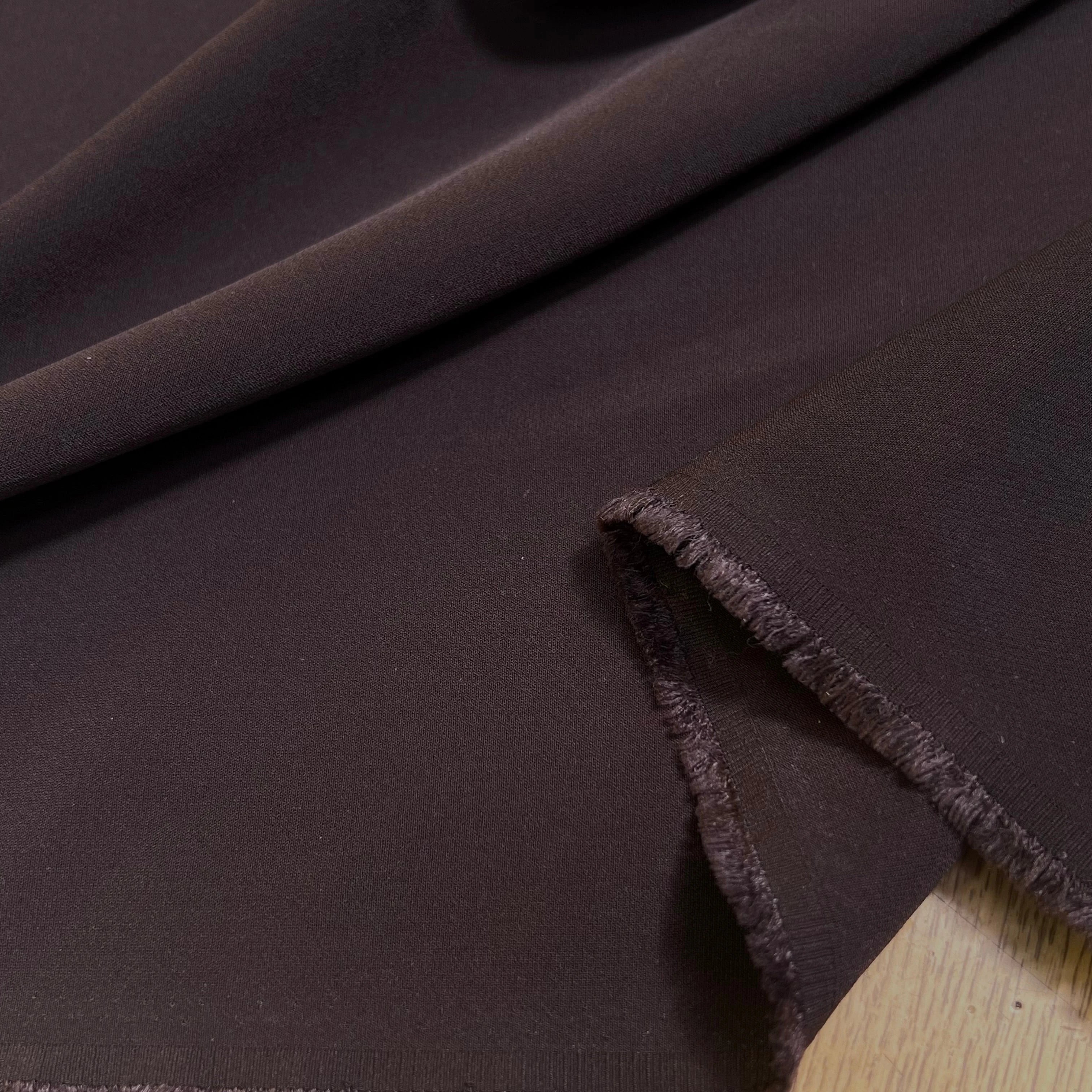 CREPE SEMI-LOURD STRETCH AUBERGINE FONCÉ - My Little Coupon