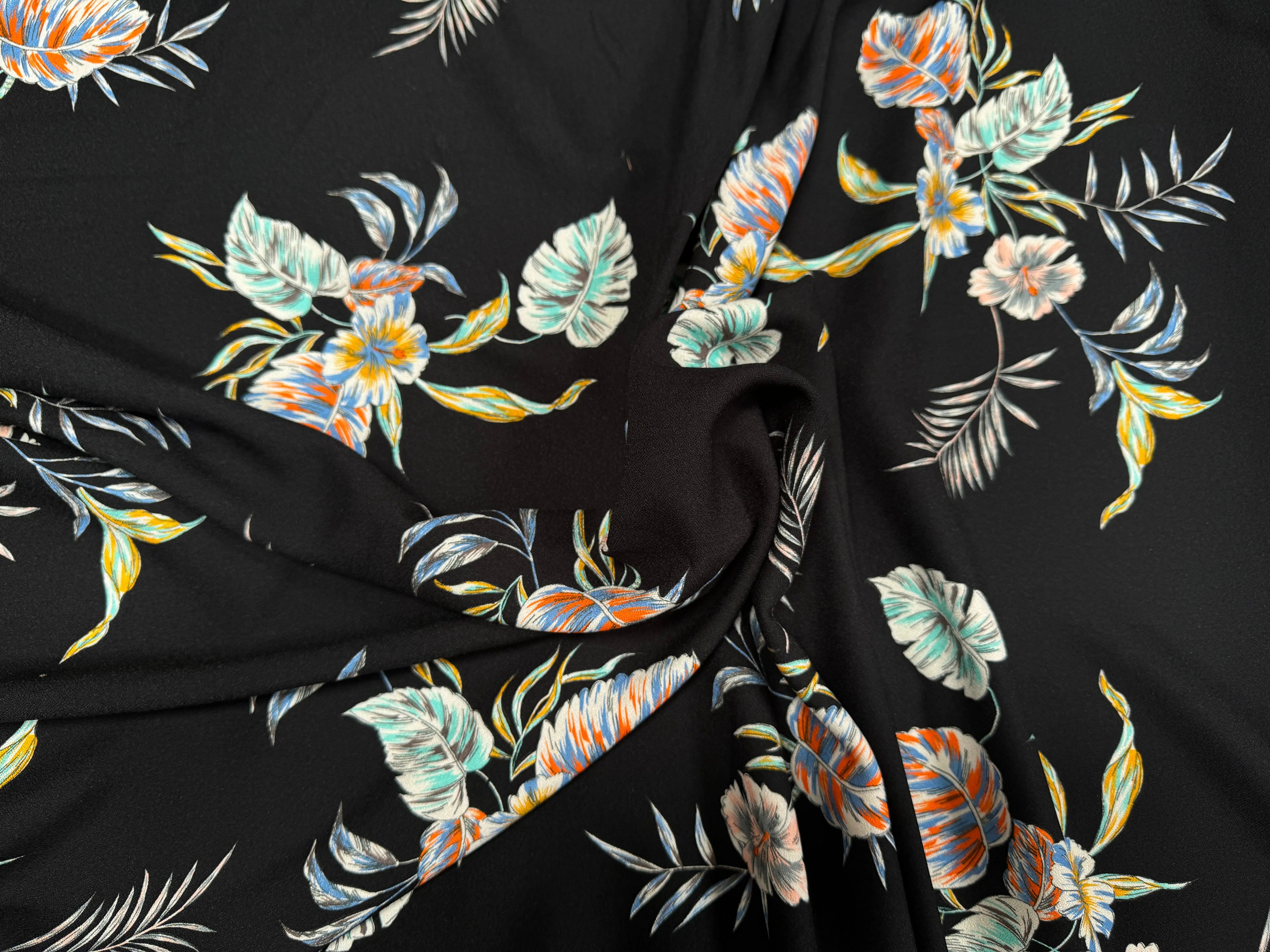 CREPE TESSUTO 100%VISCOSE FOND NOIR AVEC FEUILLES - My Little Coupon
