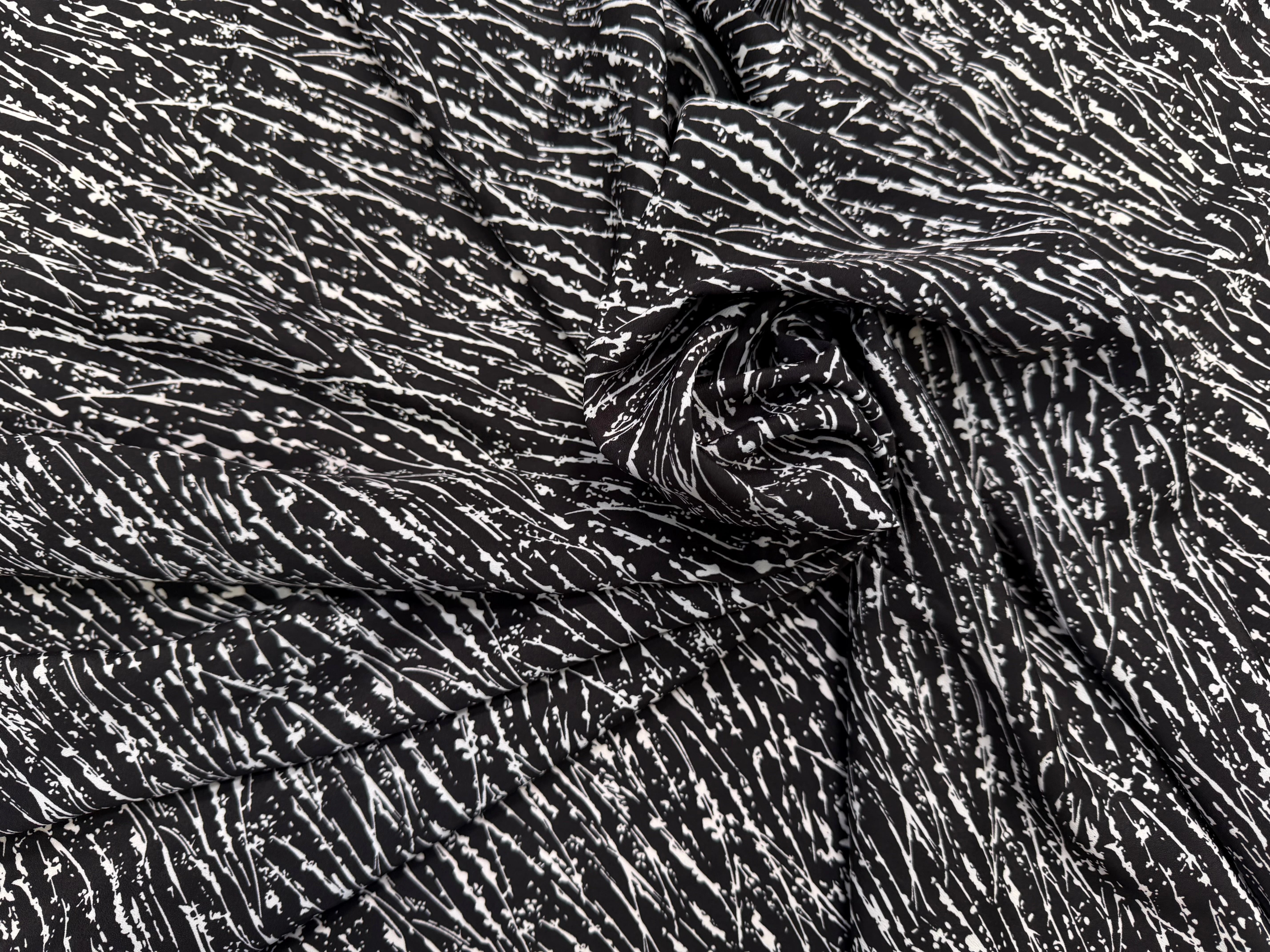 CREPE TRÈS LEGEREMENT TEXTURÉ PLUIE PEINTURE BLANCHE SUR FOND NOIR - My Little Coupon