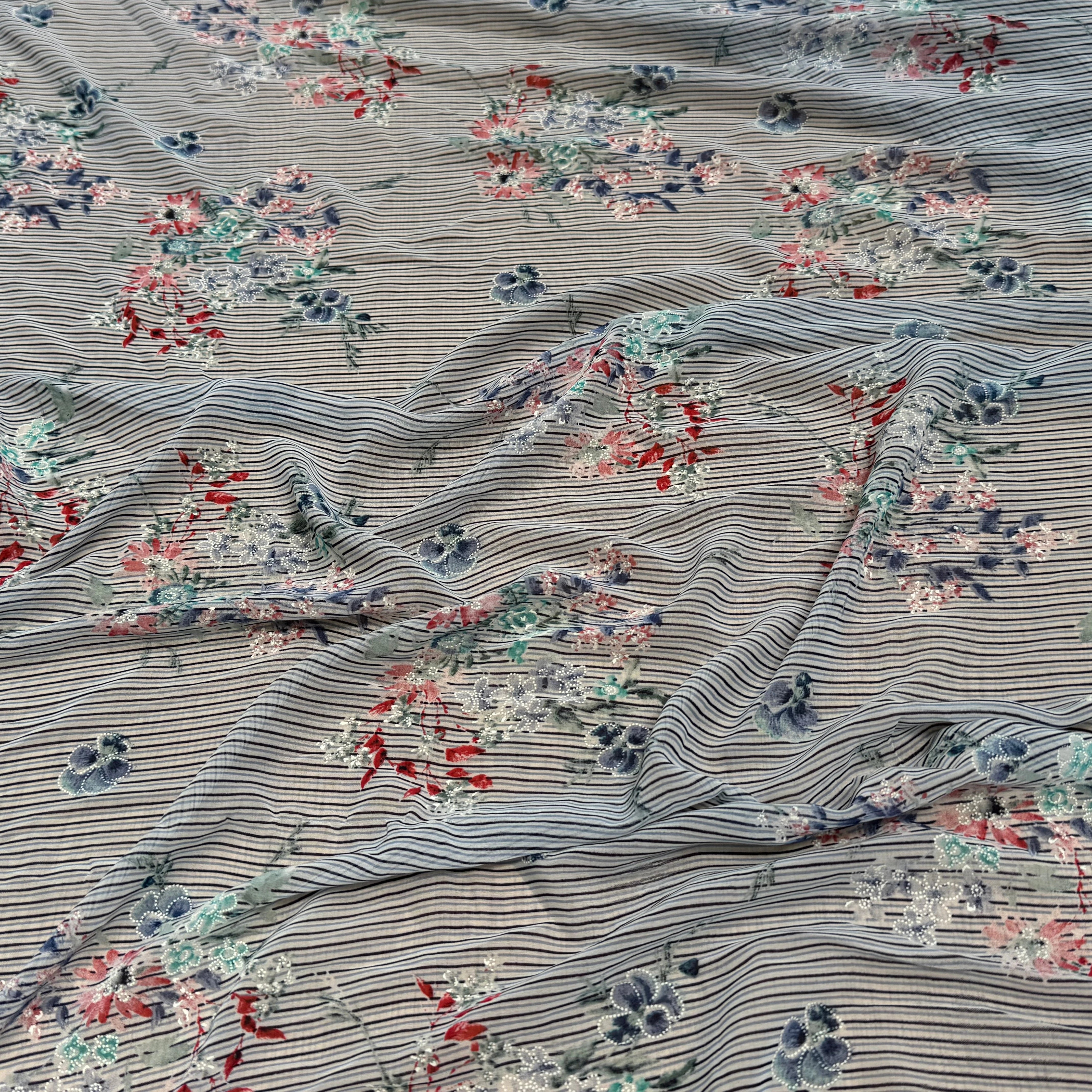 CREPE ULTRA FIN FOND BLANC À RAYURES MOTIFS FLORAUX BLEUS - My Little Coupon