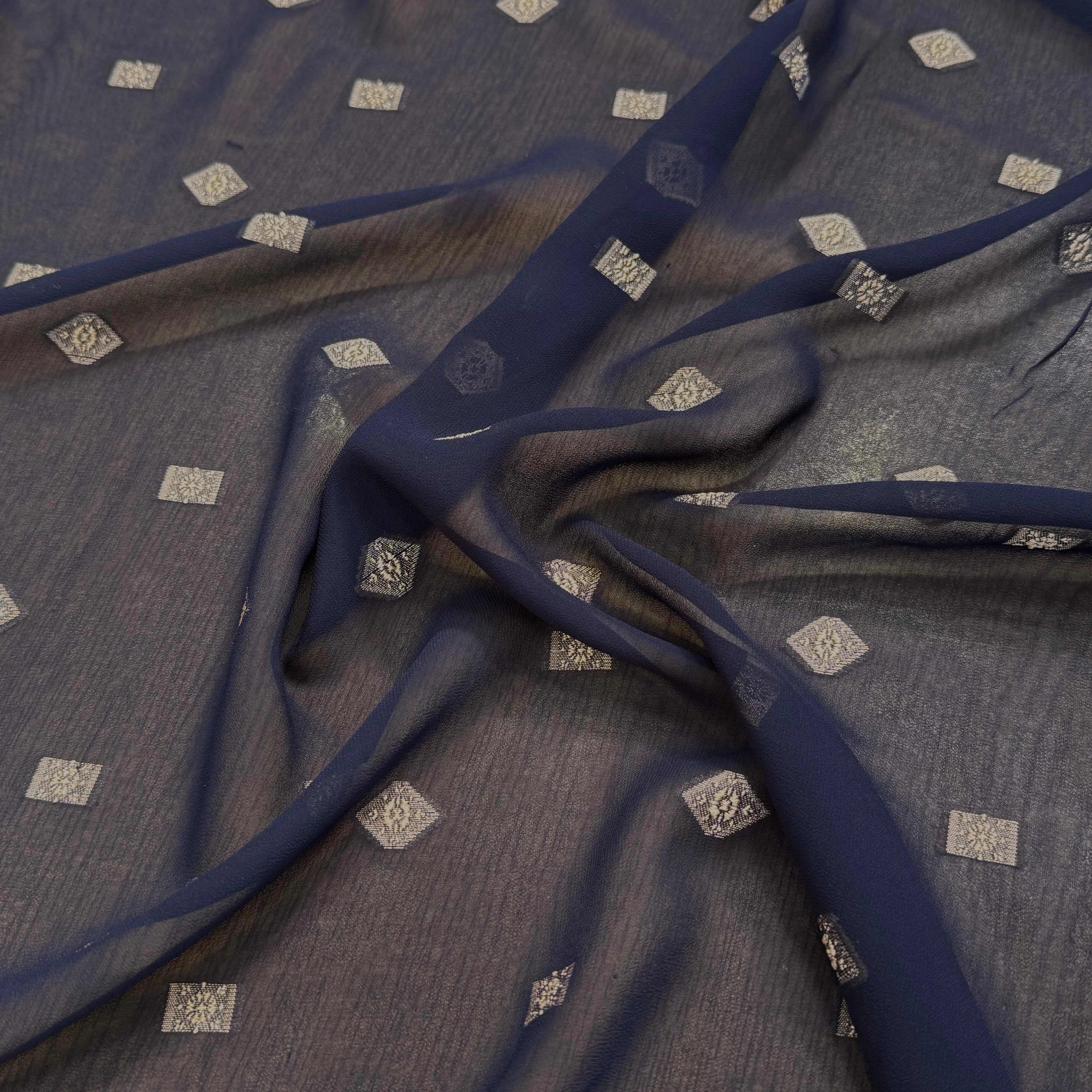 CREPE VISCOSE BLEU MARINE MOTIF TISSÉ GÉOMETRIQUE 100% VI - My Little Coupon