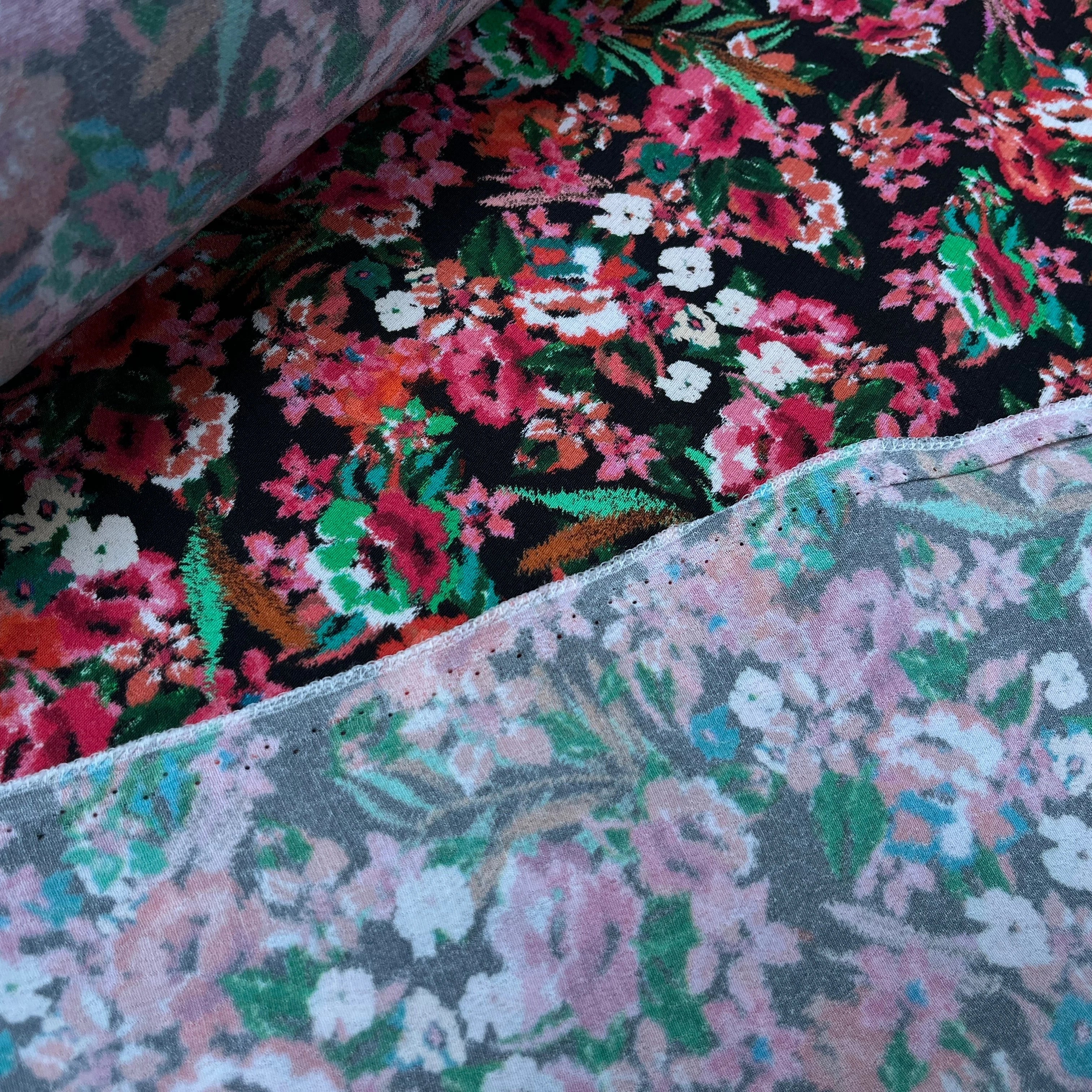 CREPE VISCOSE BOUQUET FLEURS FOND NOIR 140 LAIZE - My Little Coupon