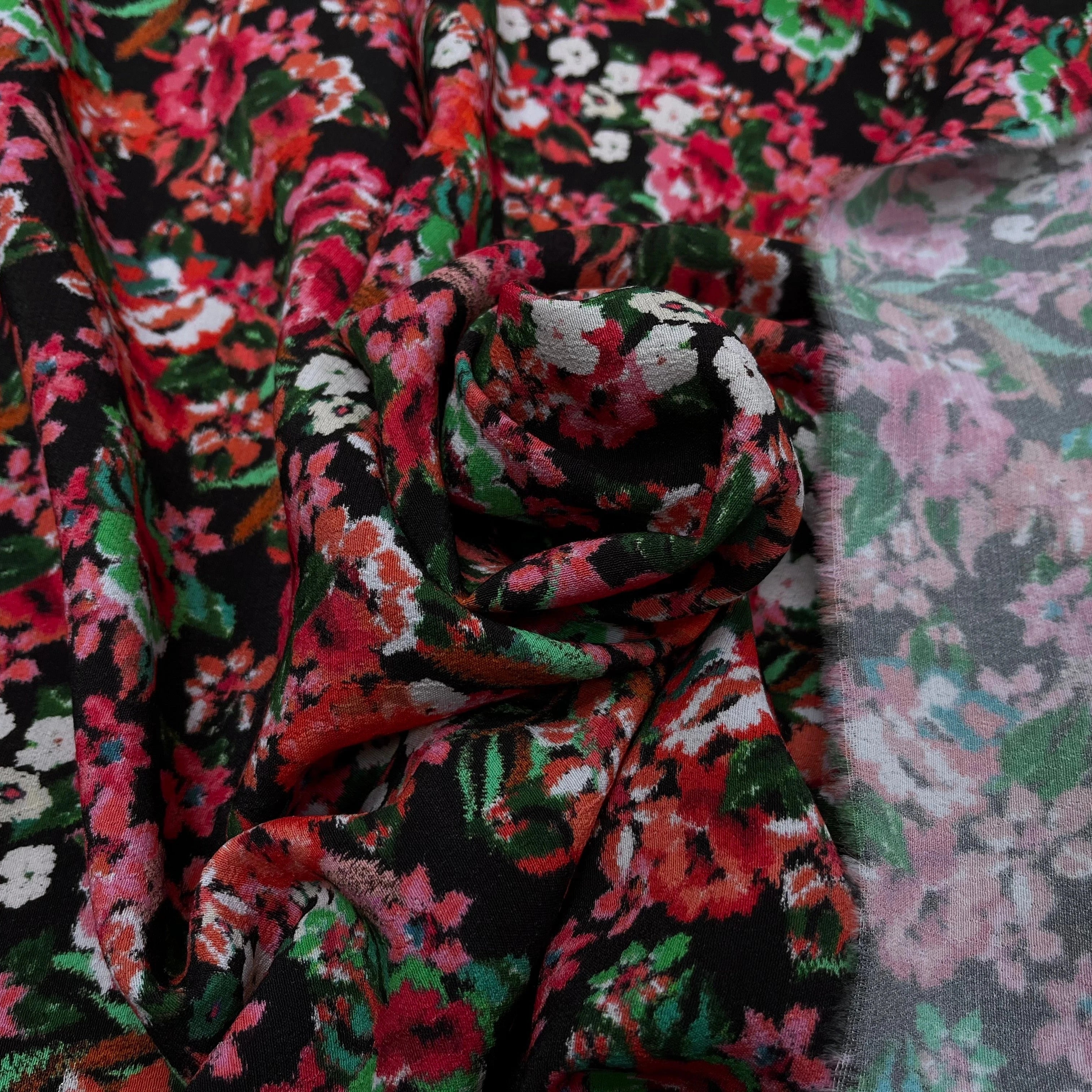 CREPE VISCOSE BOUQUET FLEURS FOND NOIR 140 LAIZE - My Little Coupon