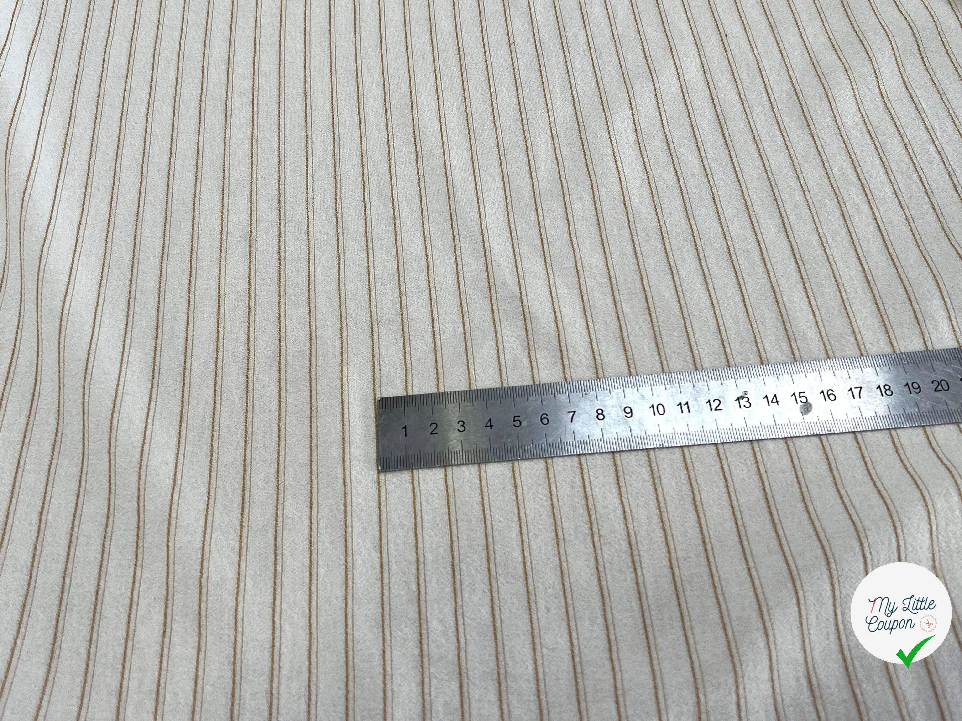 CREPE VISCOSE ÉCRU À RAYURES MOUTARDE FLUIDE - My Little Coupon