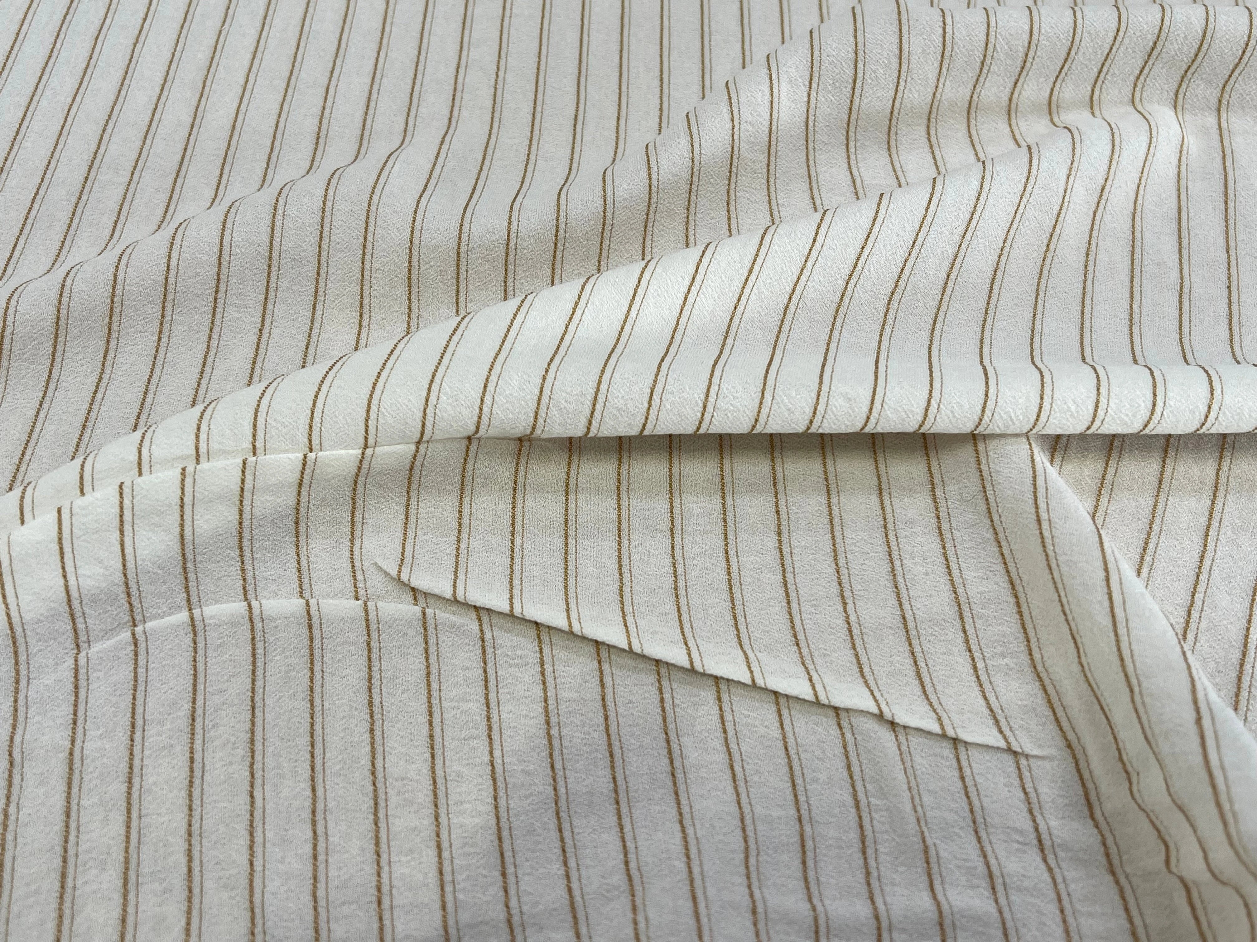 CREPE VISCOSE ÉCRU À RAYURES MOUTARDE FLUIDE - My Little Coupon