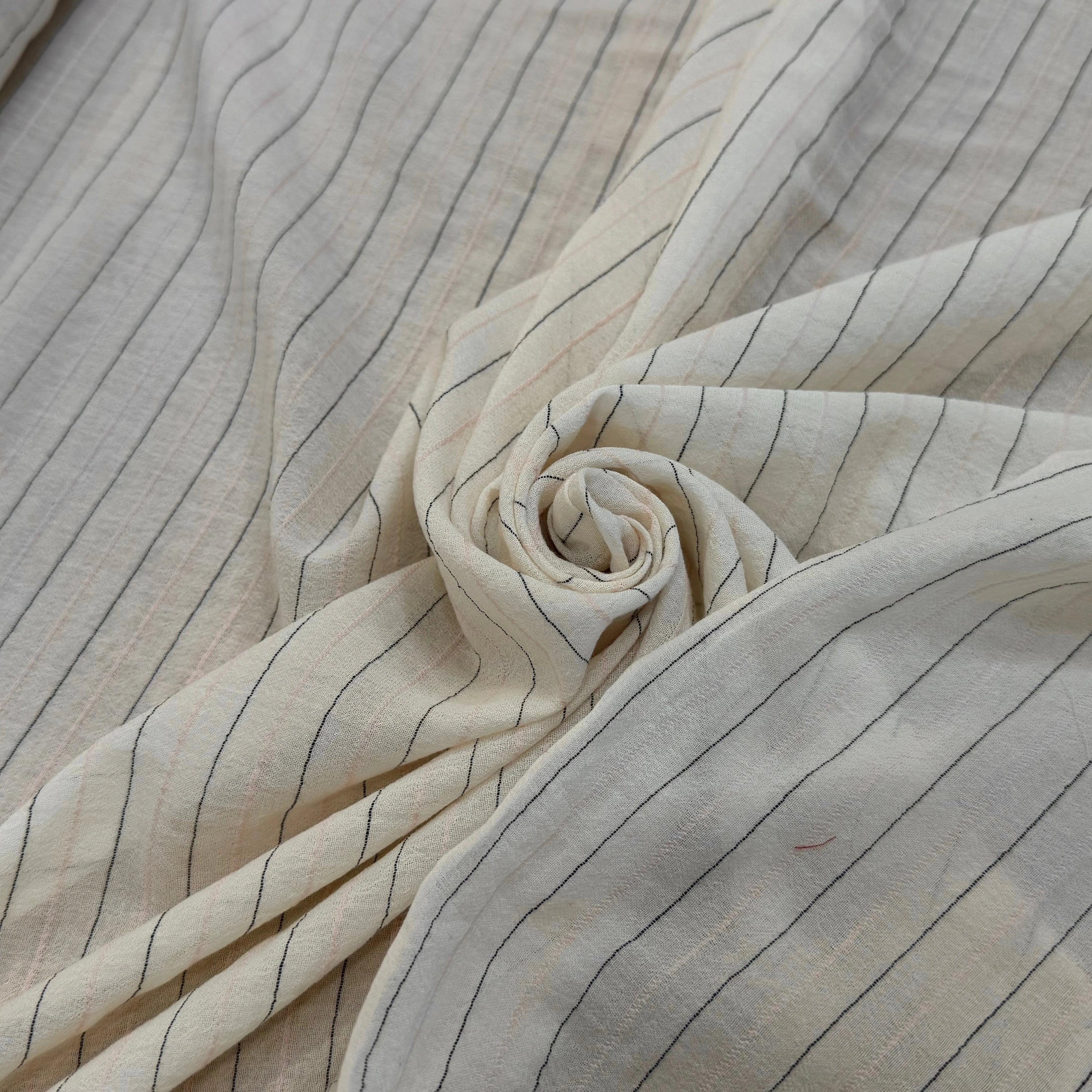 CREPE VISCOSE ÉCRU FINES RAYURES ROSE NOIR - My Little Coupon