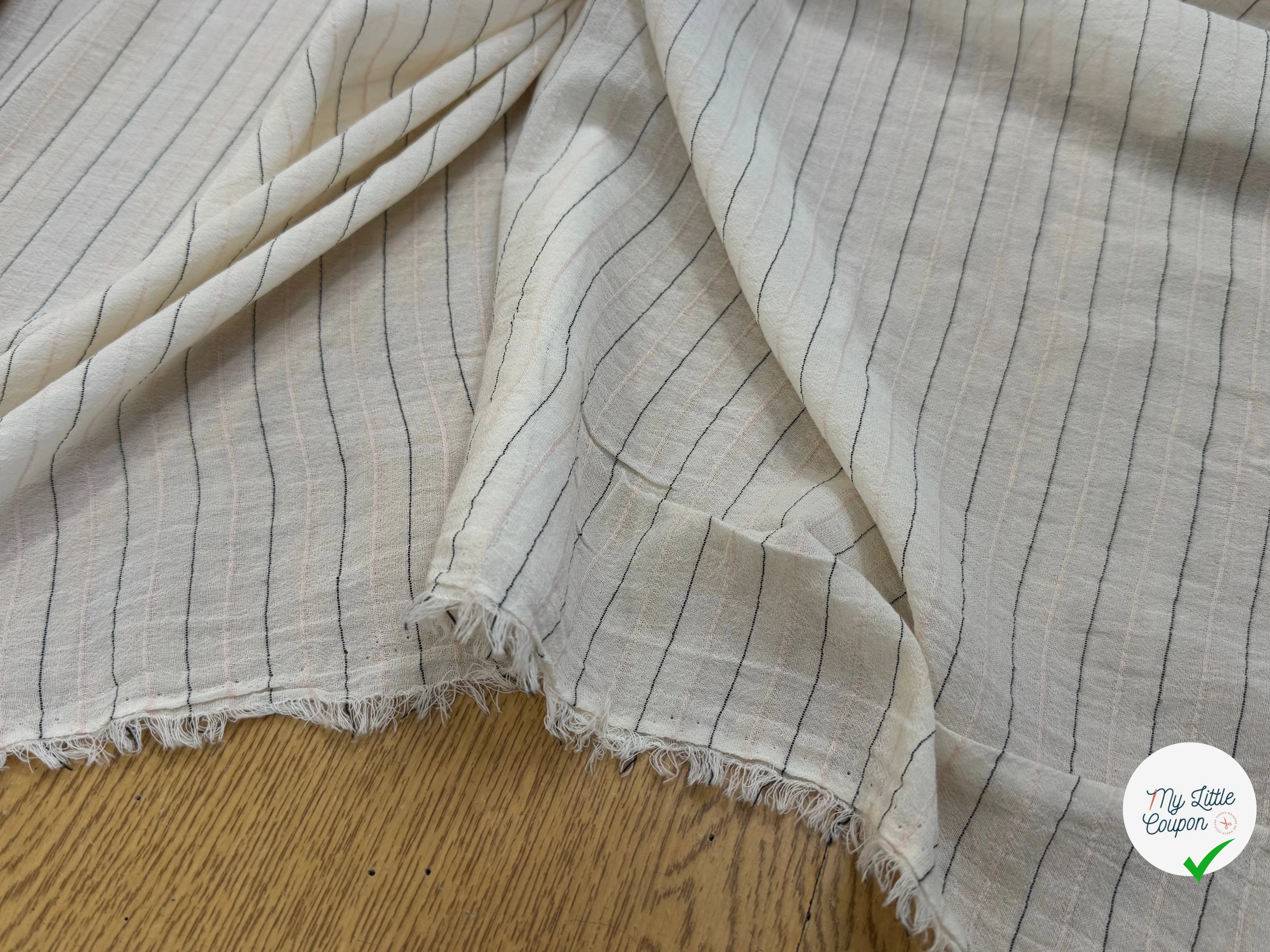 CREPE VISCOSE ÉCRU FINES RAYURES ROSE NOIR - My Little Coupon