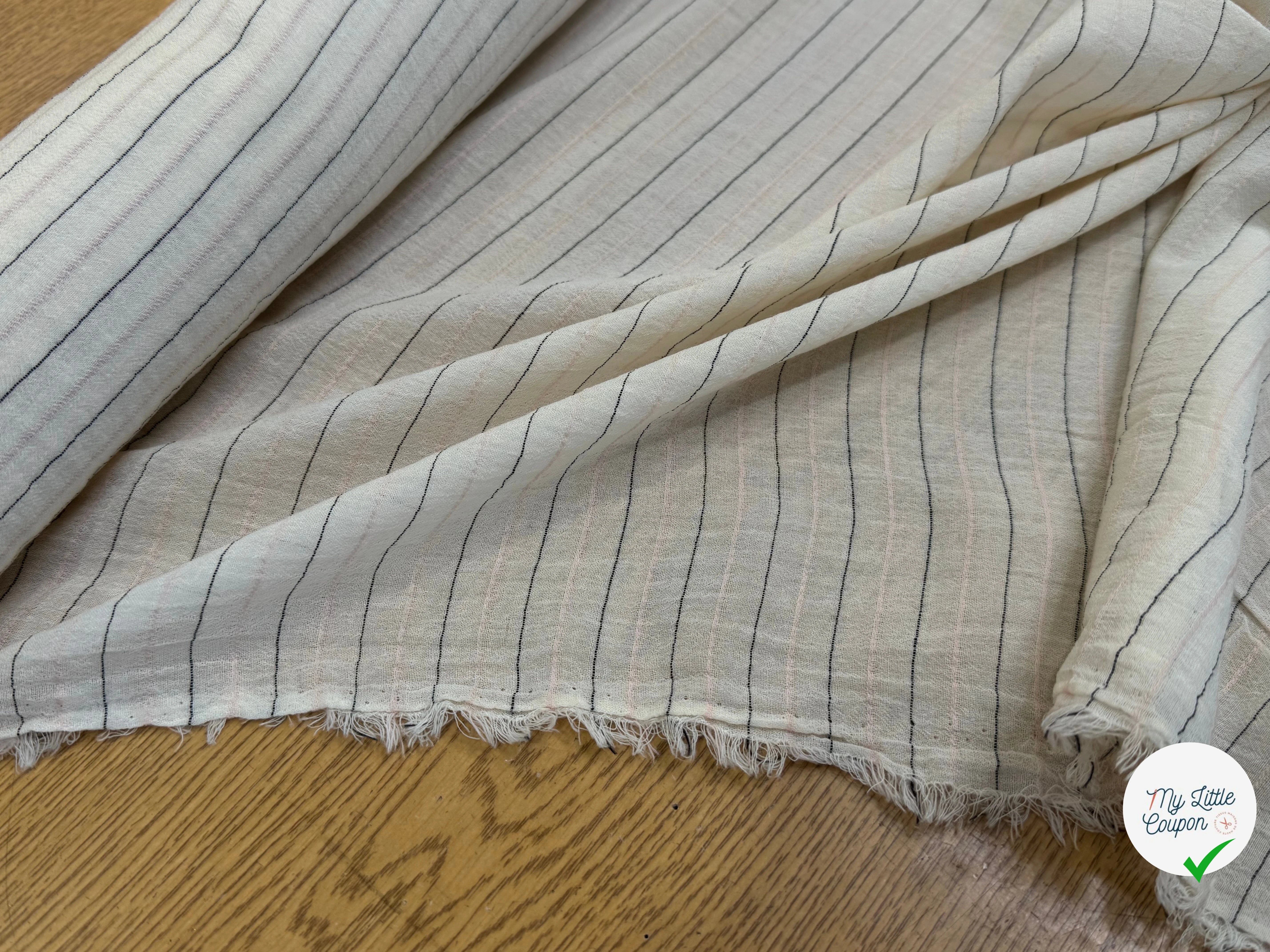 CREPE VISCOSE ÉCRU FINES RAYURES ROSE NOIR - My Little Coupon