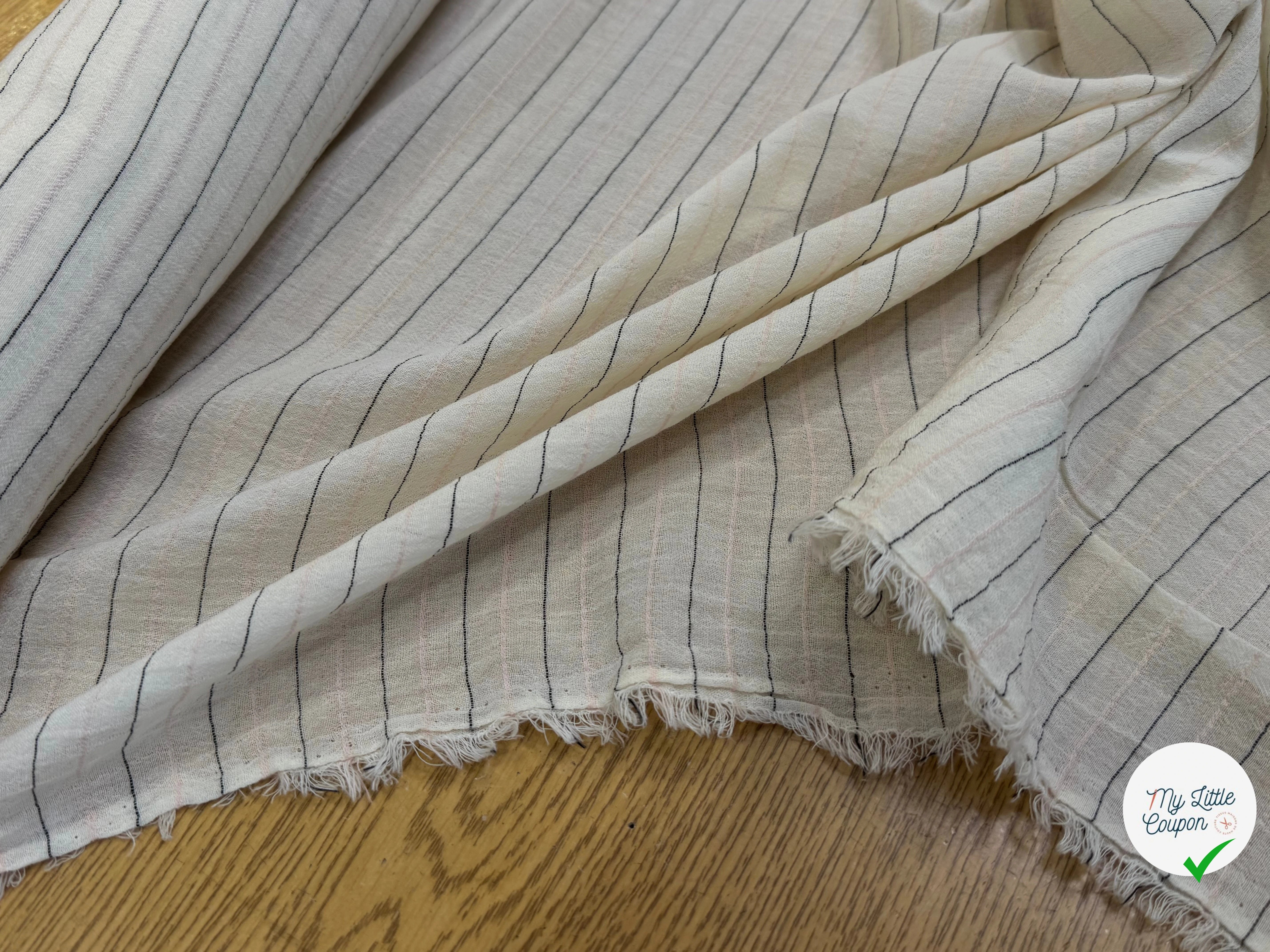 CREPE VISCOSE ÉCRU FINES RAYURES ROSE NOIR - My Little Coupon