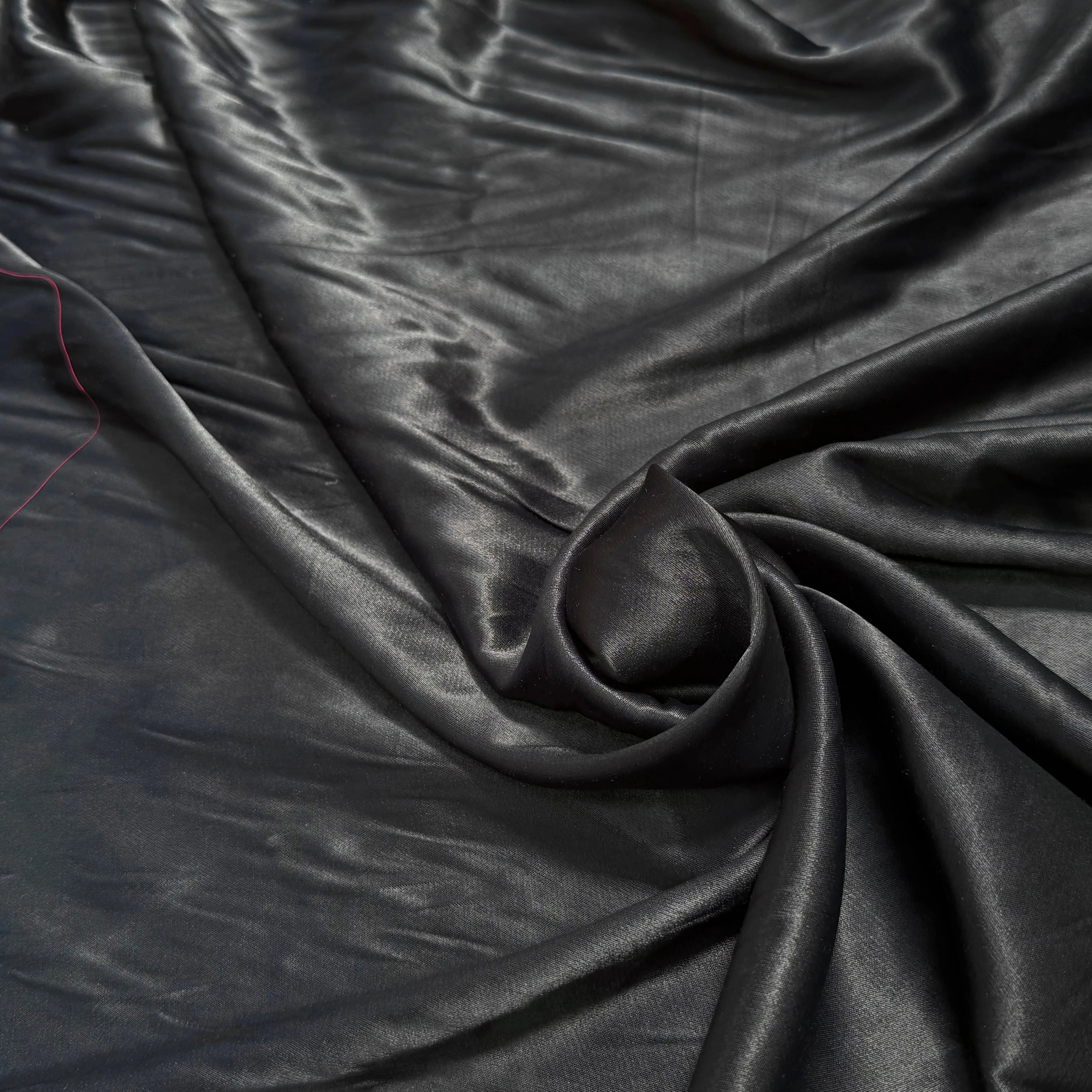 CREPE VISCOSE ENVERS SATIN NOIR BEAU TOMBÉ - My Little Coupon