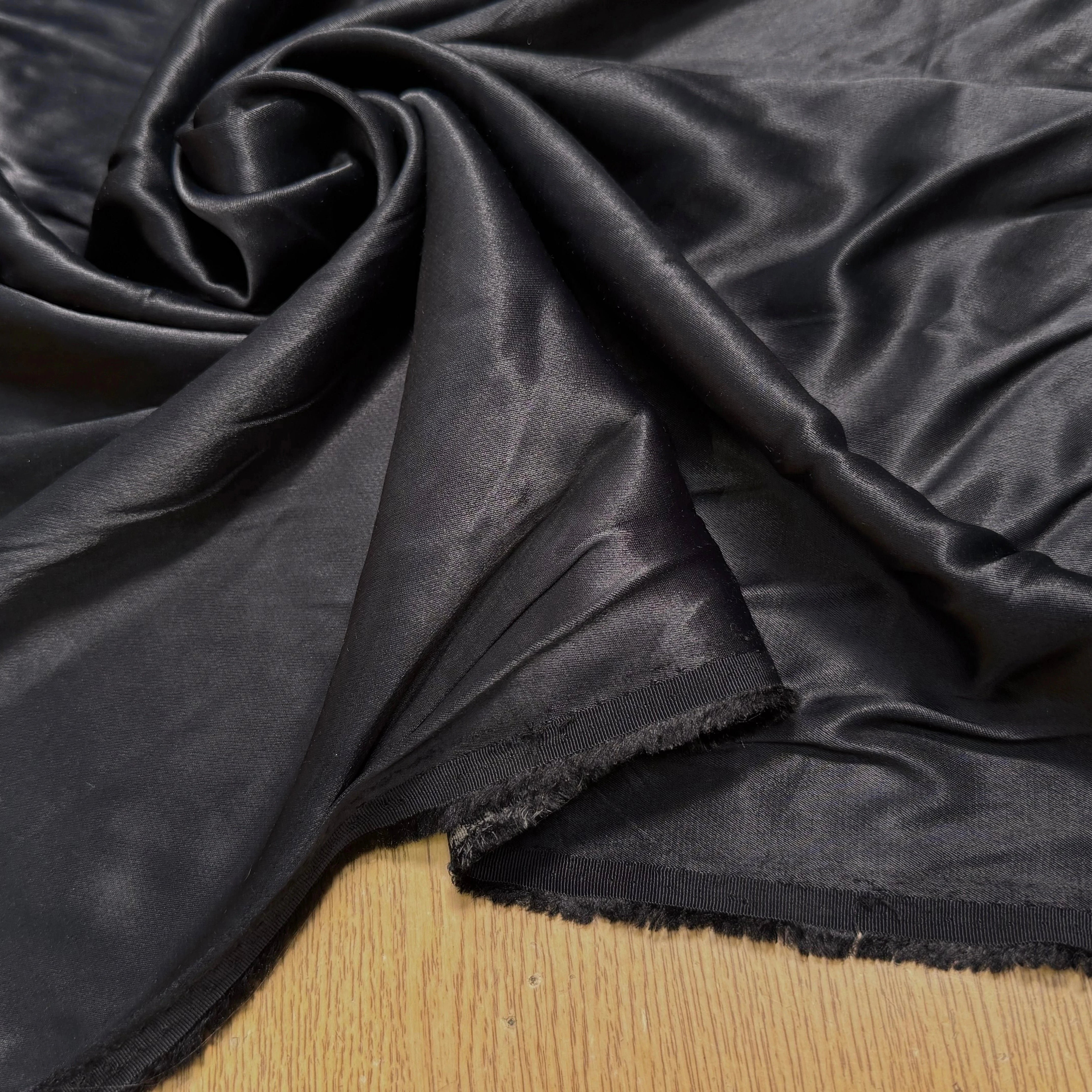 CREPE VISCOSE ENVERS SATIN NOIR BEAU TOMBÉ - My Little Coupon