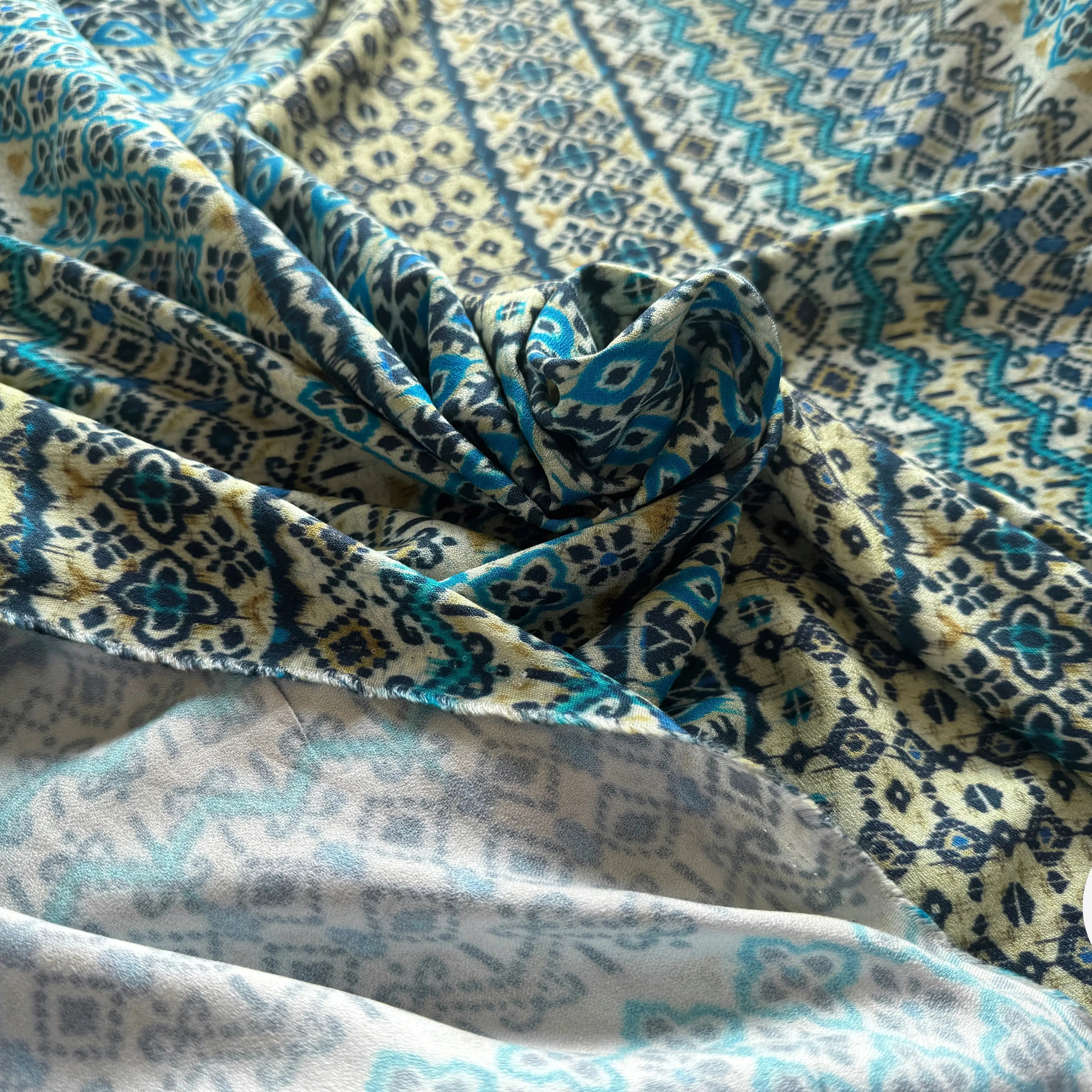 CRÊPE VISCOSE ETNIK DIVERS BLEU - My Little Coupon