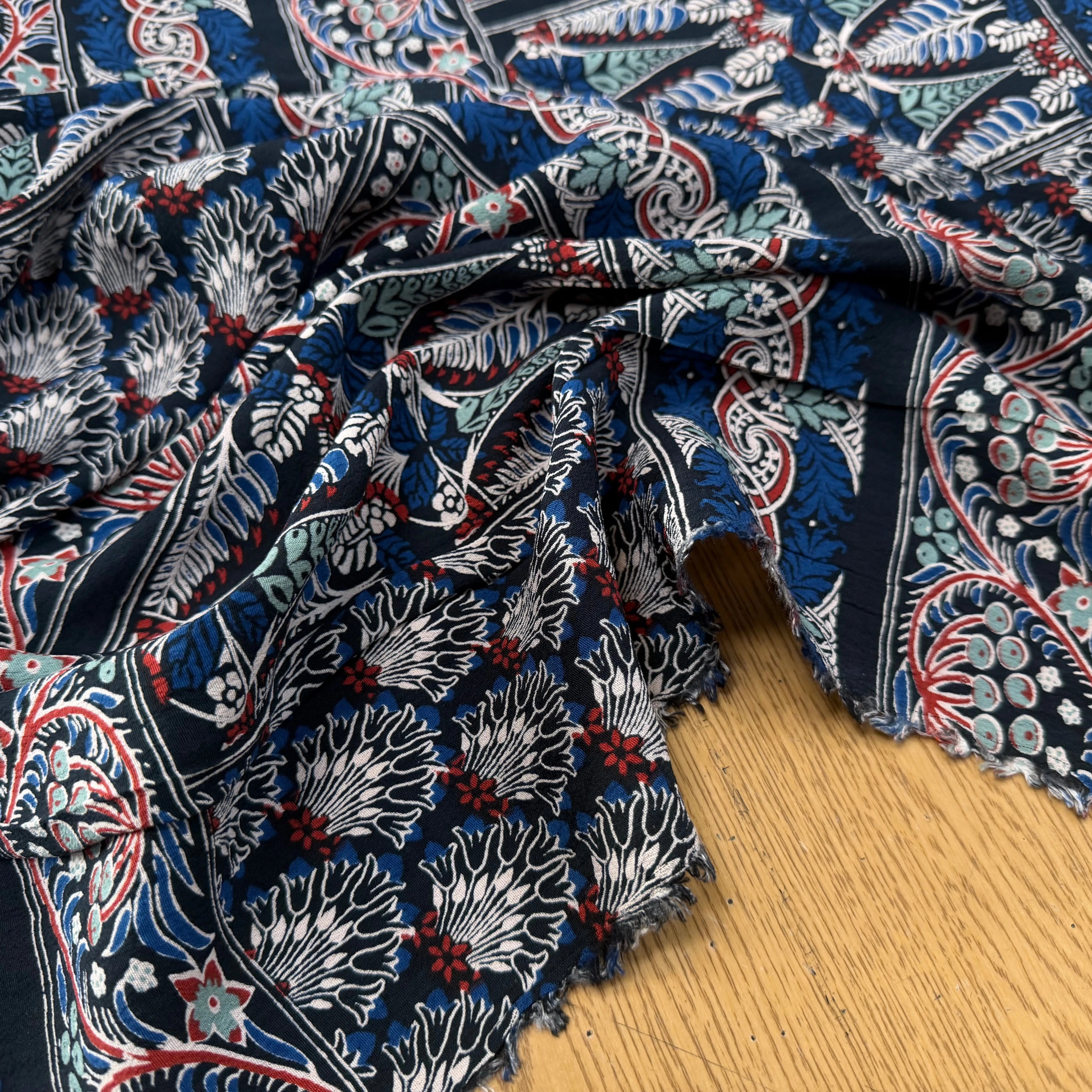 CREPE VISCOSE FEUILLAGE 130CM - My Little Coupon