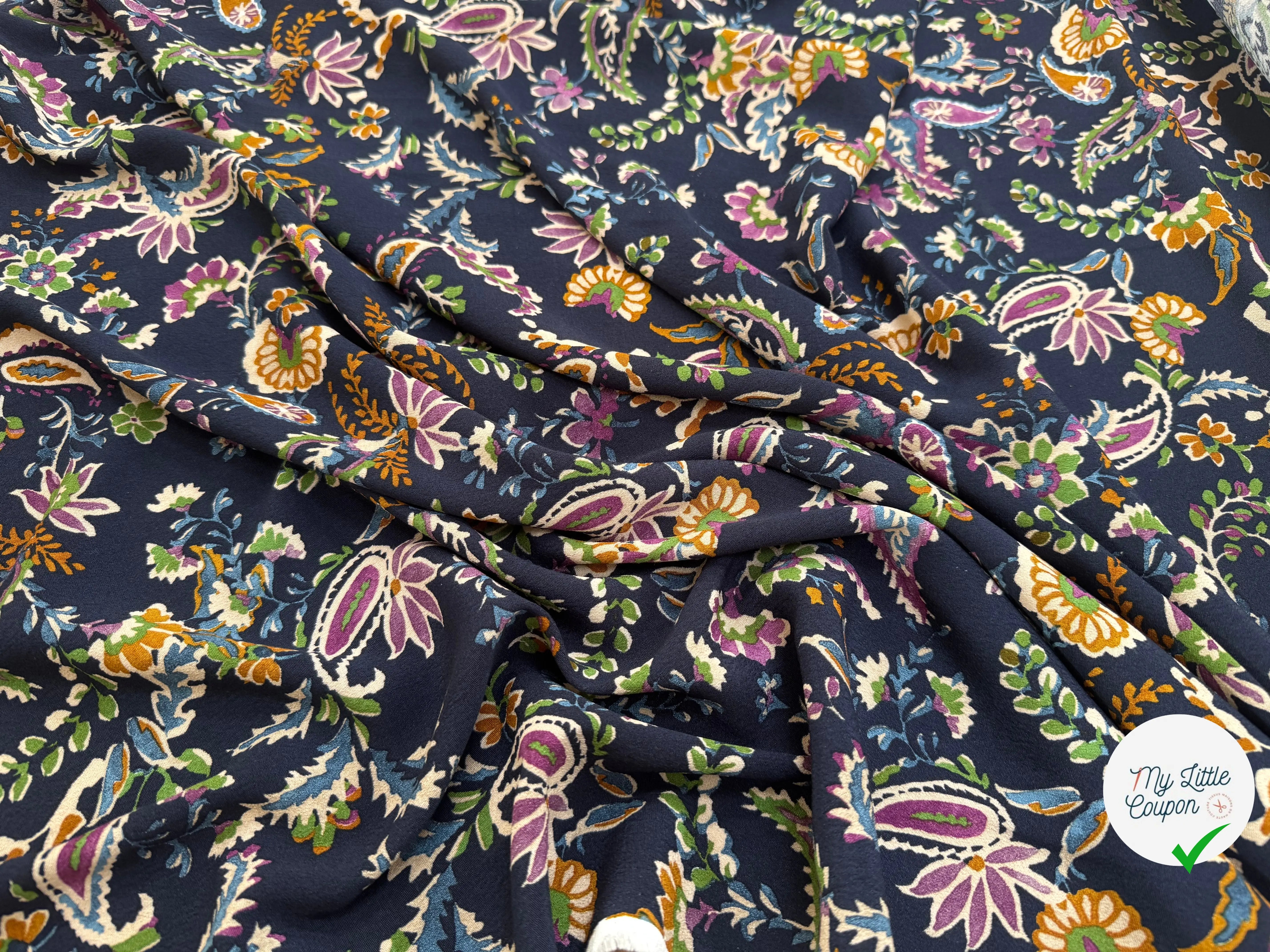 CREPE VISCOSE FLEURIE ET PAISLEY BLEU NUIT - My Little Coupon