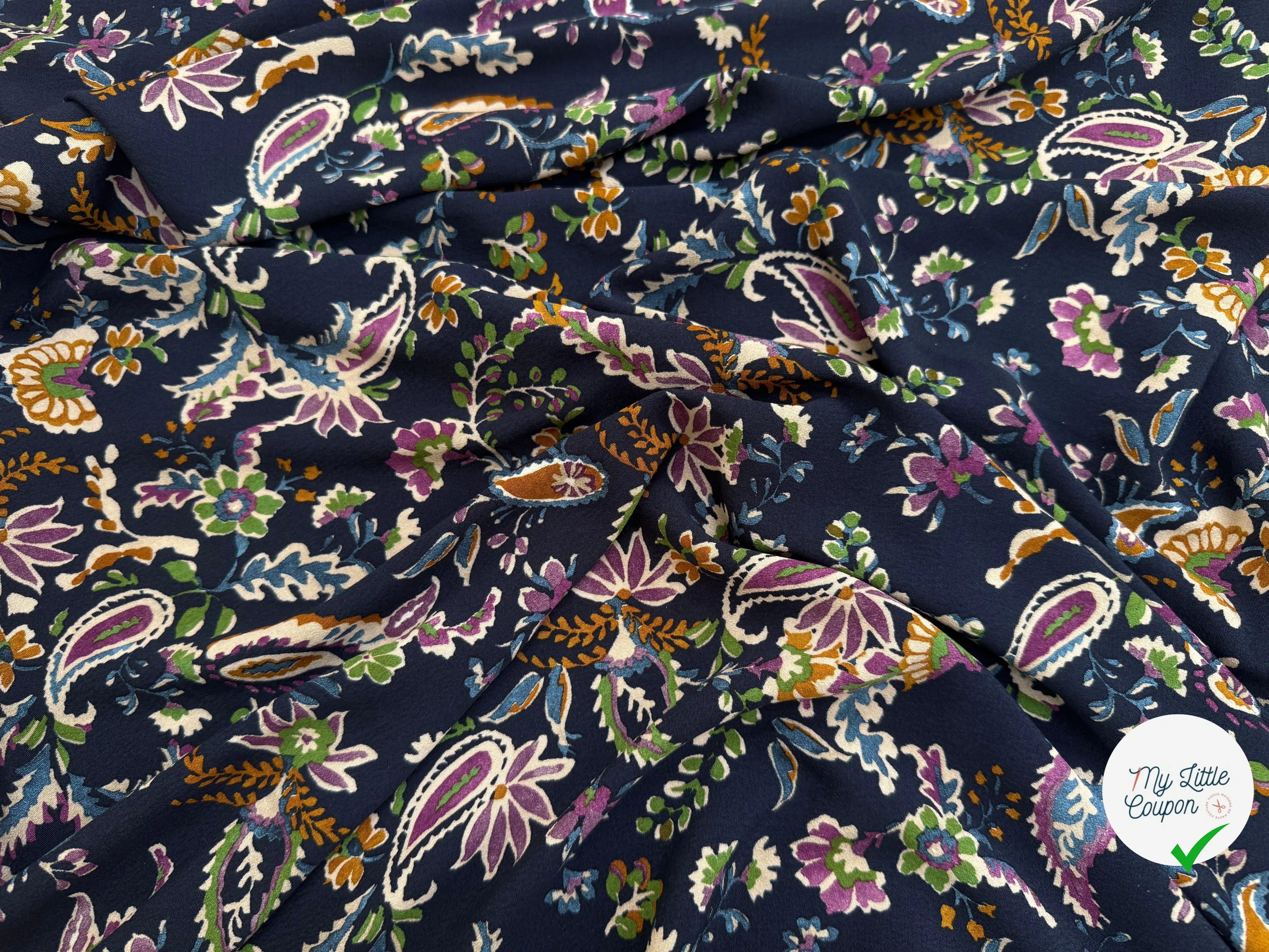 CREPE VISCOSE FLEURIE ET PAISLEY BLEU NUIT - My Little Coupon