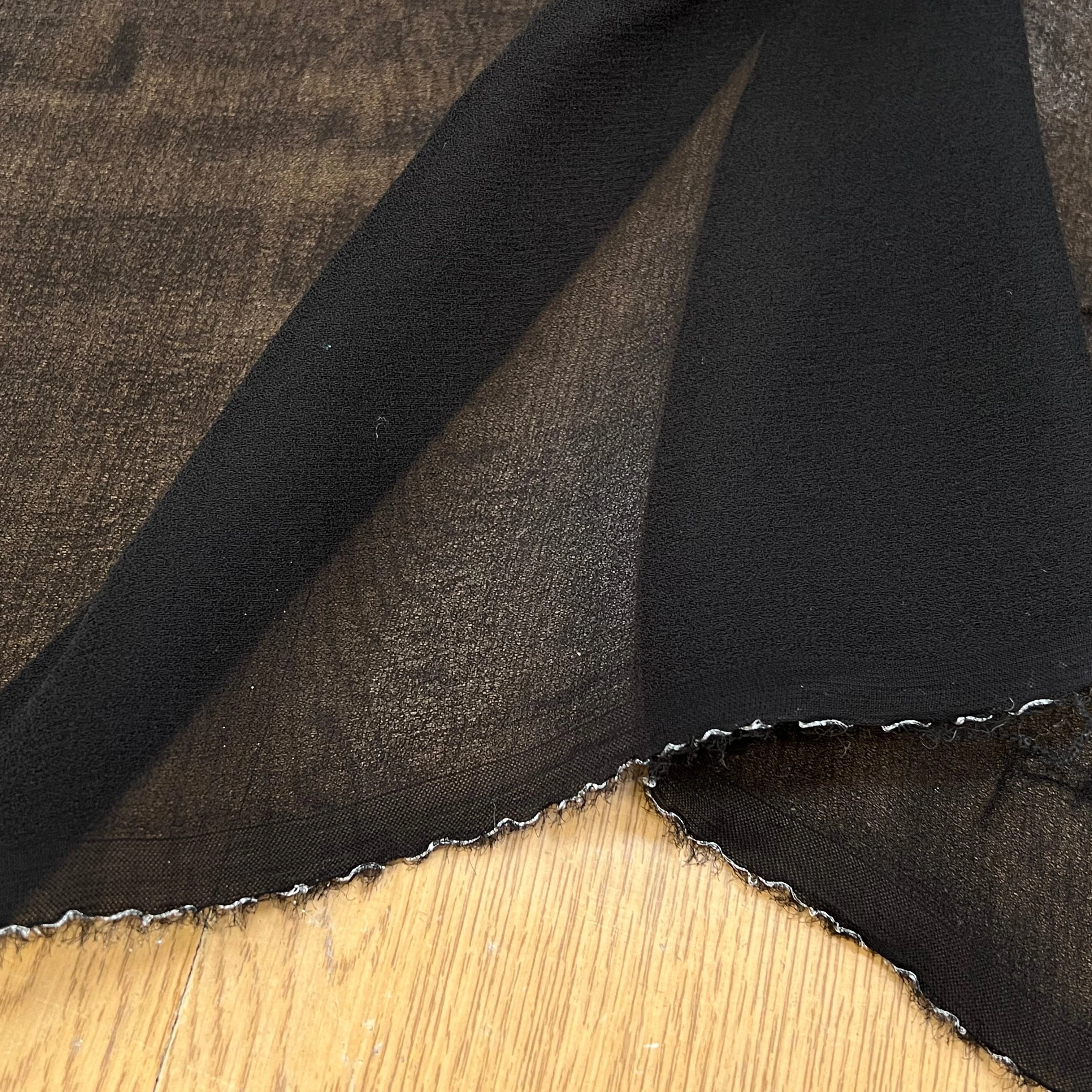 CREPE VISCOSE FLUIDE AVEC 20% SOIE NOIR - My Little Coupon