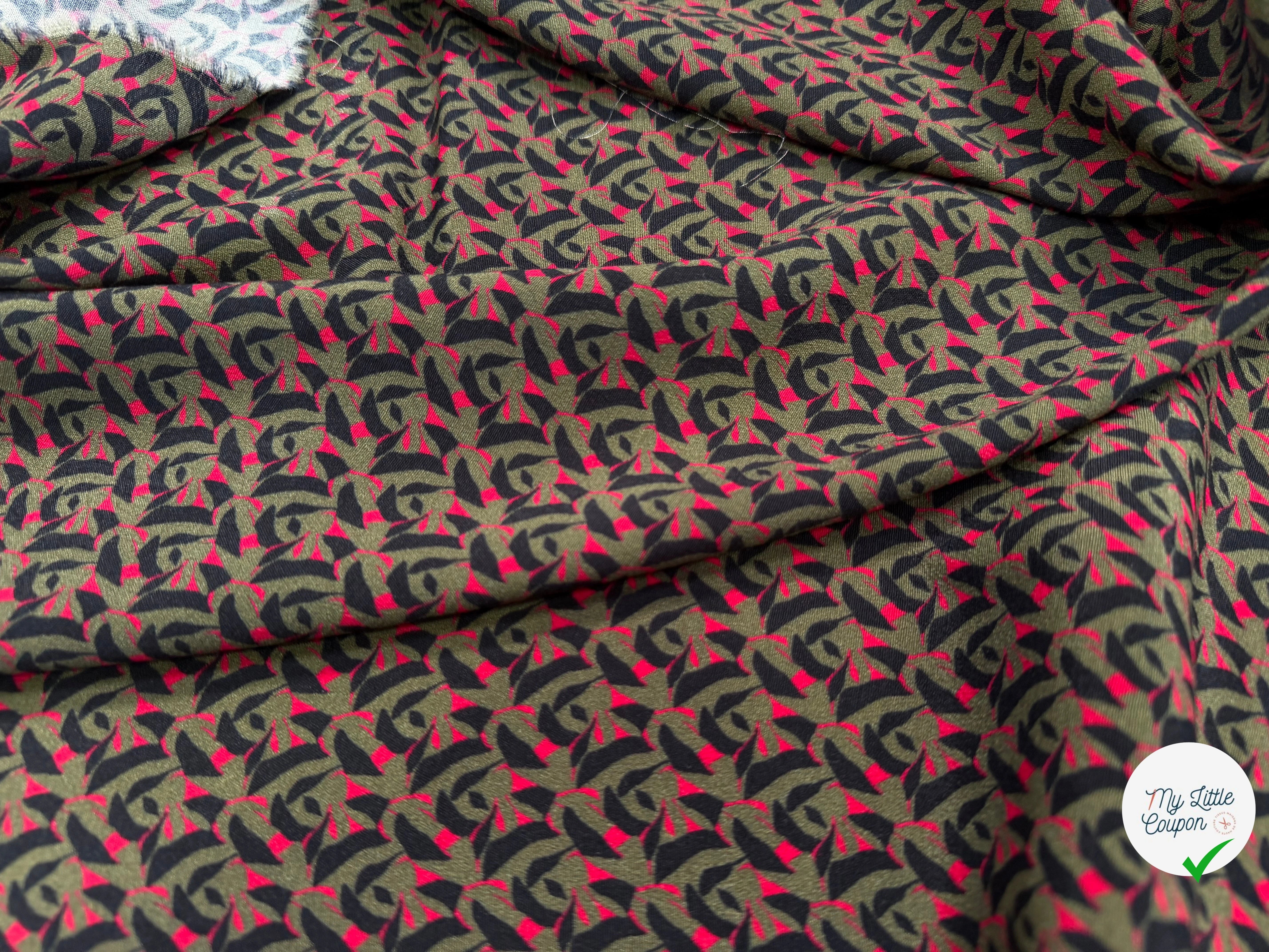 CREPE VISCOSE GÉOMETRIQUE FOND VERT KAKI OLIVE - My Little Coupon