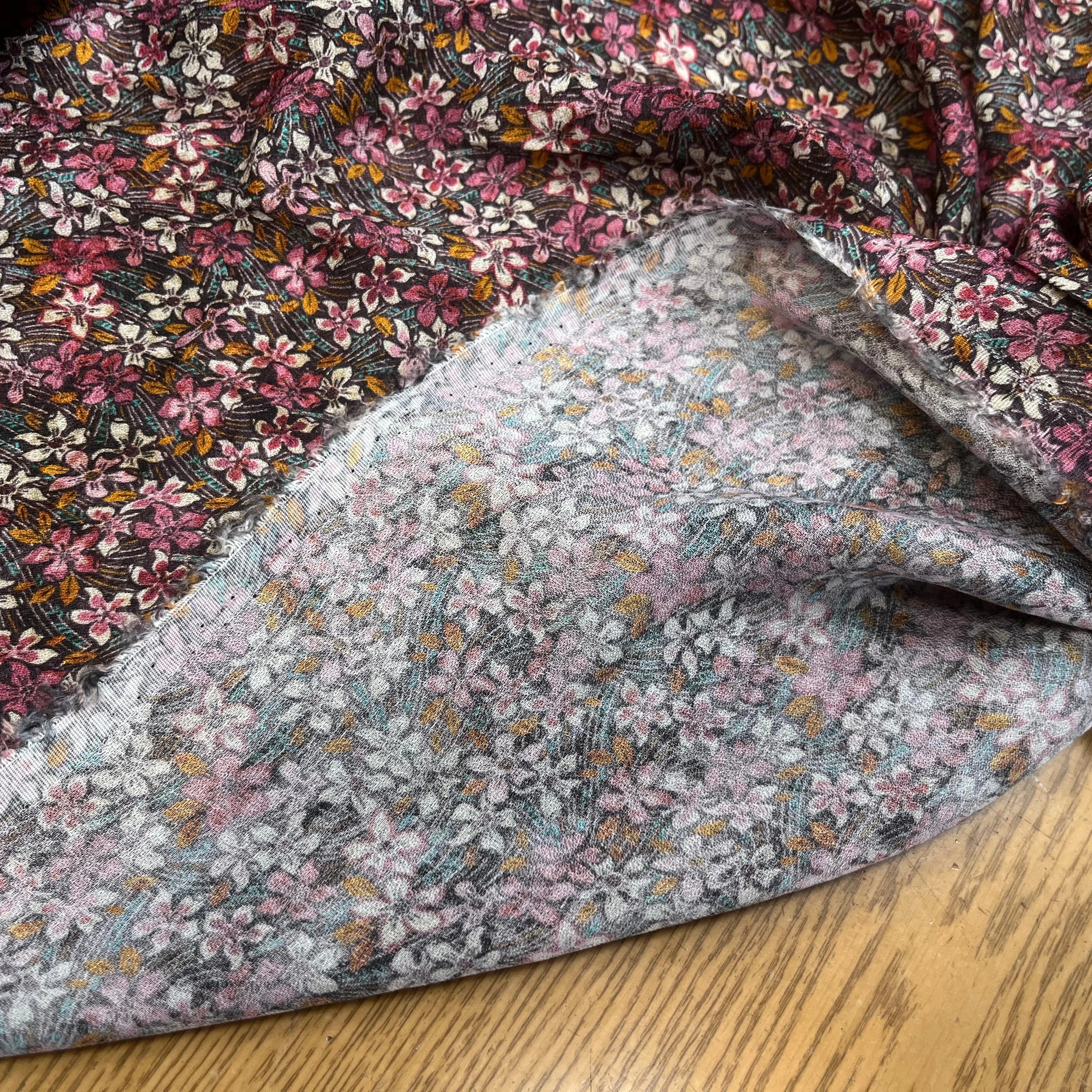 CREPE VISCOSE IMPRIMÉ FLEURS MULTICOLORES 144CM - My Little Coupon