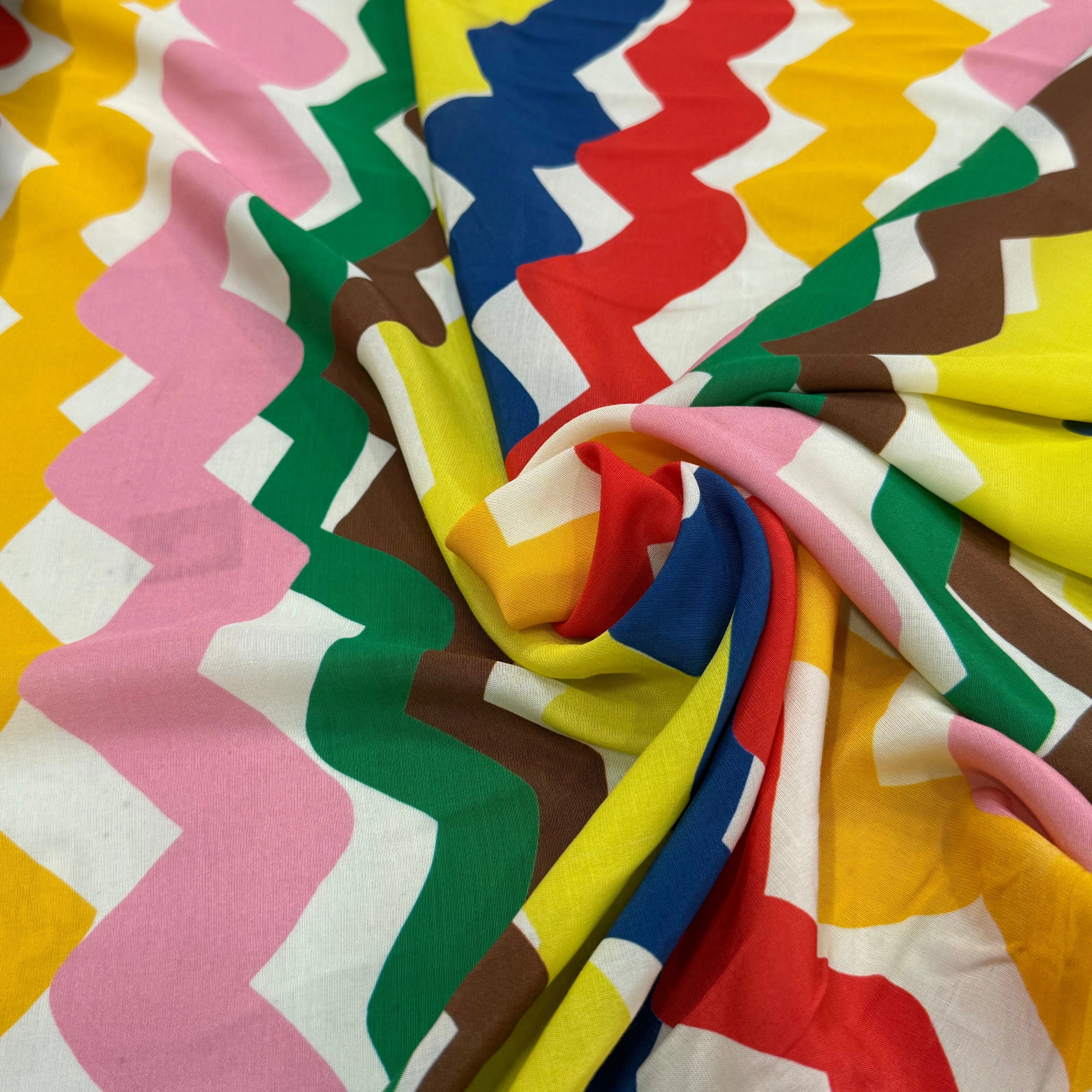 CREPE VISCOSE IMPRIMÉ RAYURES DESTRUCTURÉES TANGO ZIG-ZAG MULTICOLORES - My Little Coupon