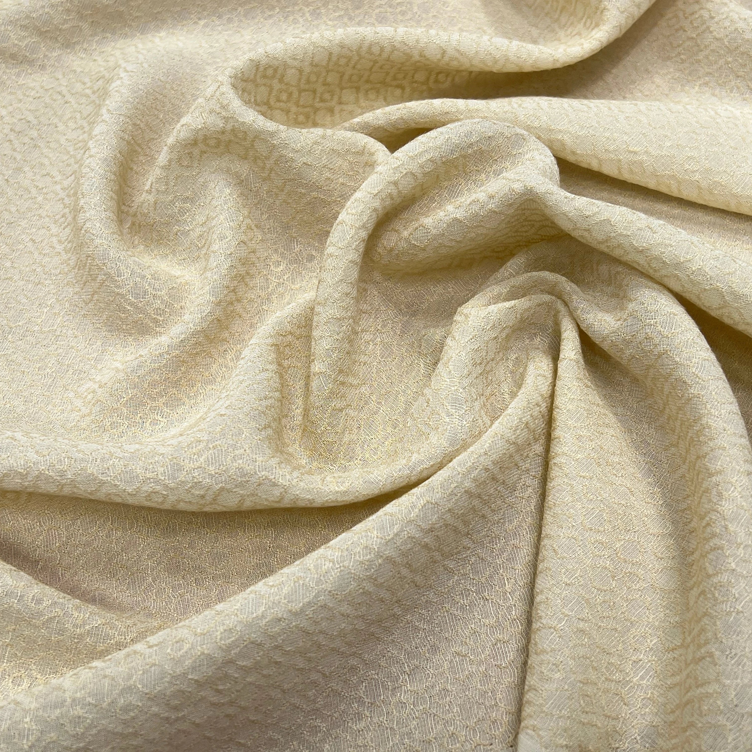 CREPE VISCOSE JACQUARD MOTIF GÉOMETRIQUE COQUILLE DOFFE - My Little Coupon