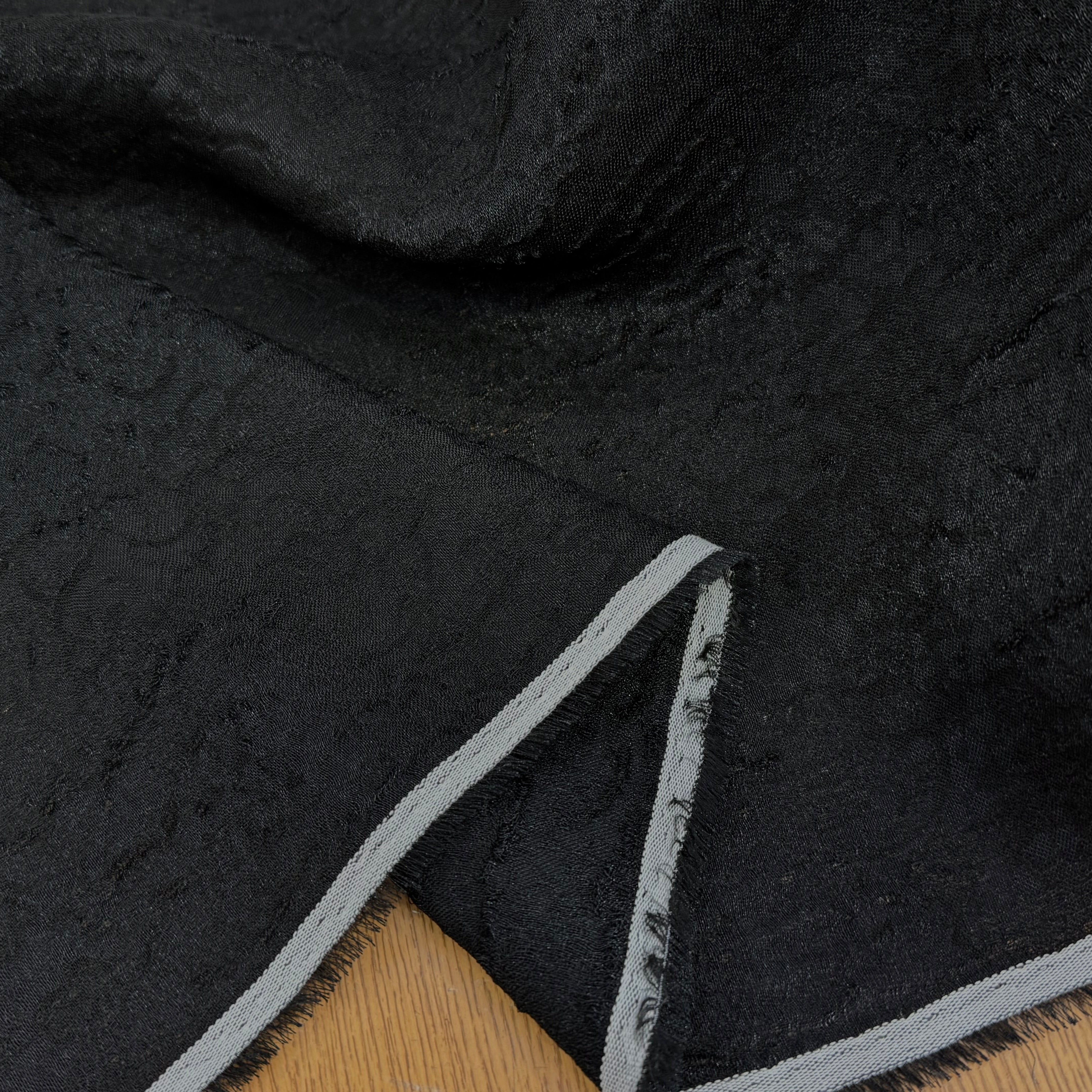 CREPE VISCOSE JACQUARD NOIR 67% VI - My Little Coupon