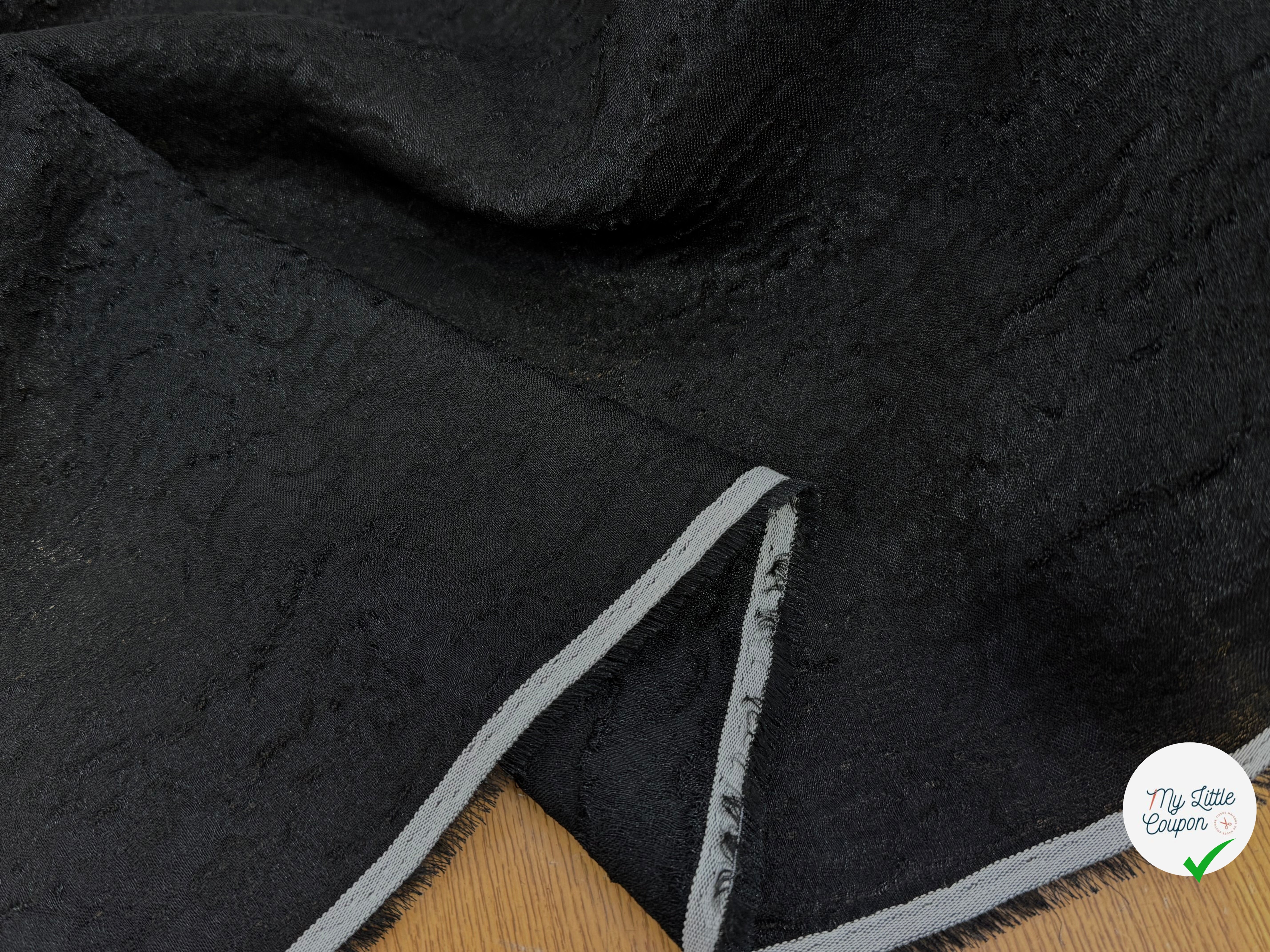 CREPE VISCOSE JACQUARD NOIR 67% VI - My Little Coupon