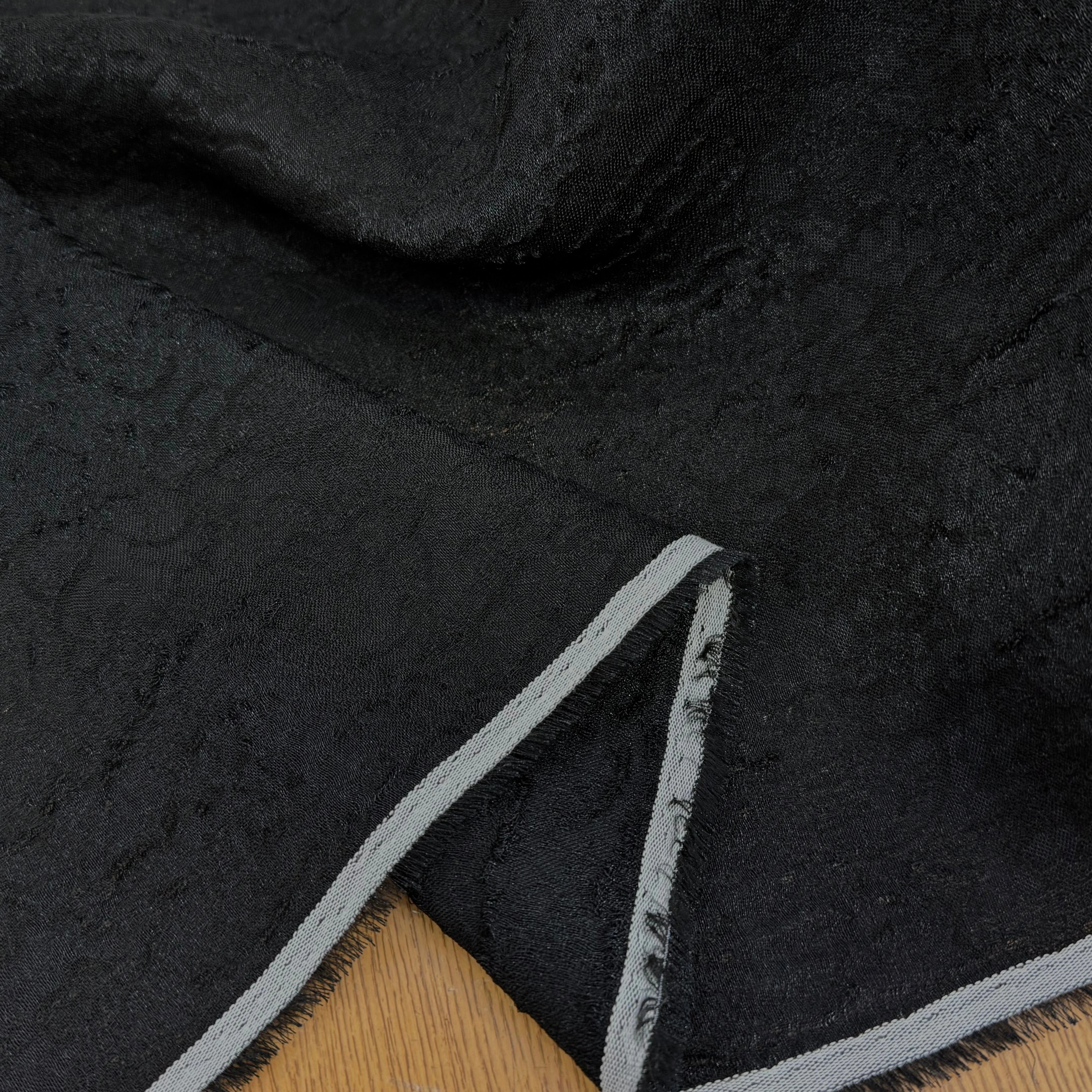 CREPE VISCOSE JACQUARD NOIR 67% VI - My Little Coupon