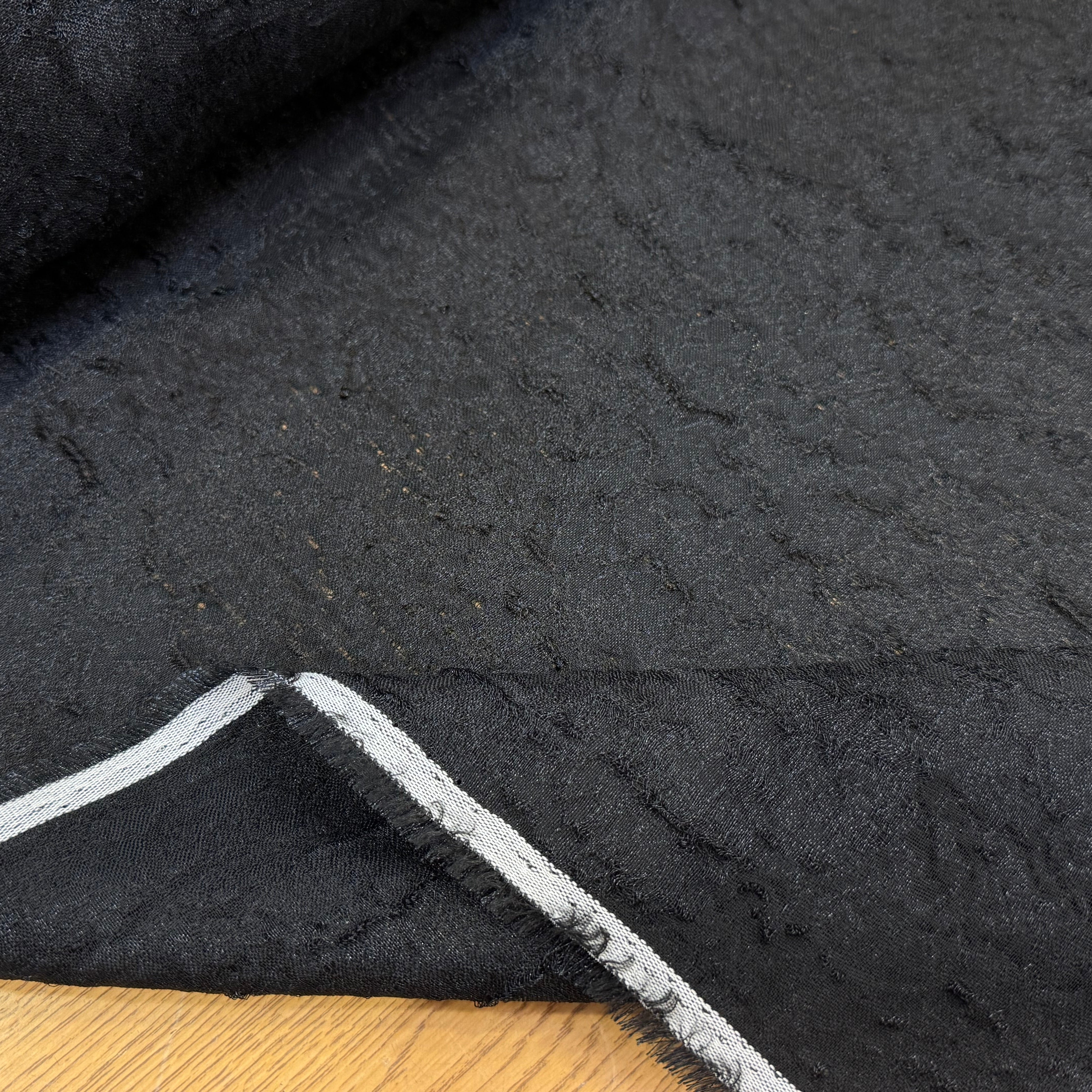 CREPE VISCOSE JACQUARD NOIR 67% VI - My Little Coupon